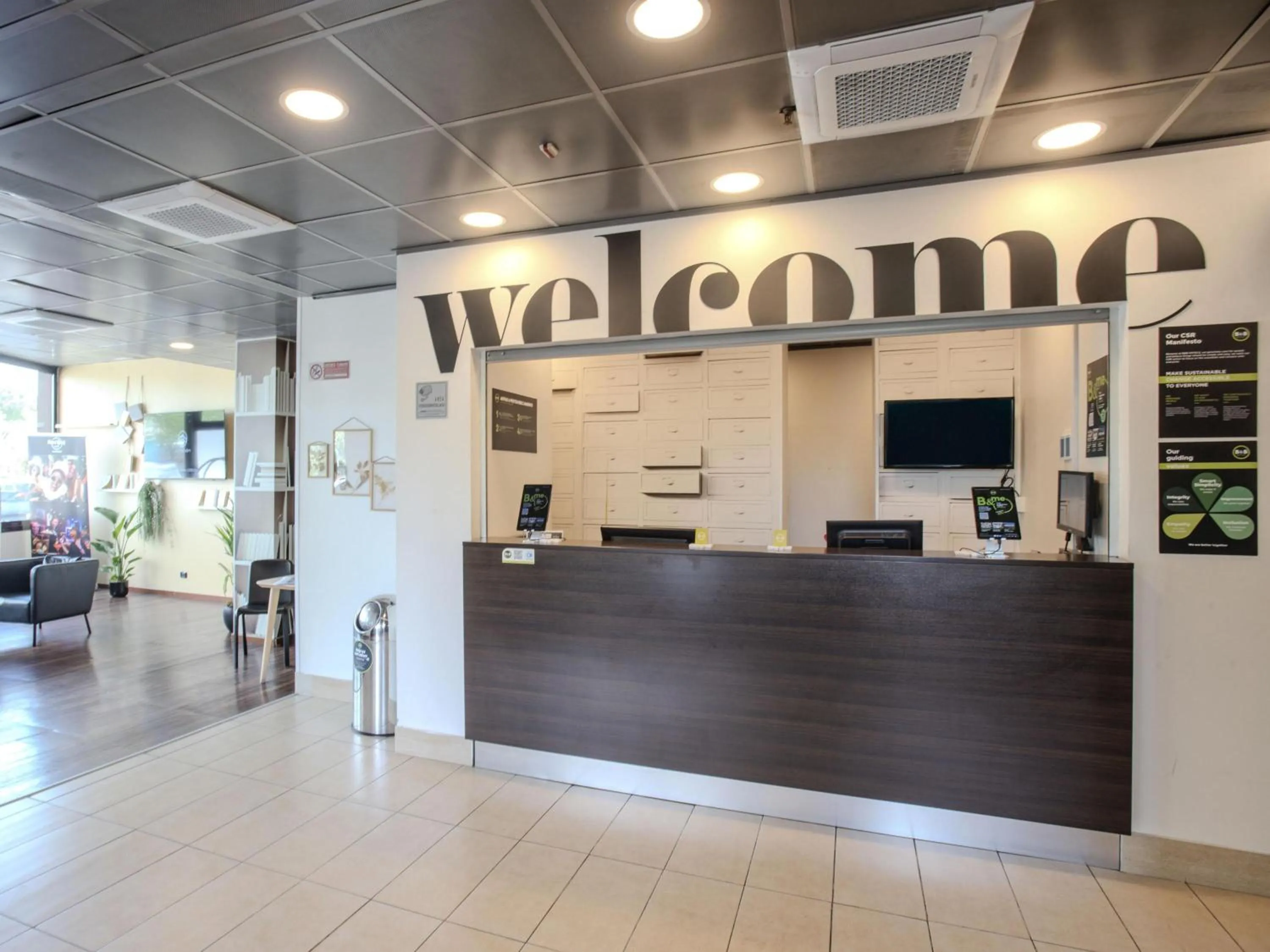 Lobby or reception in B&B Hotel Firenze Novoli