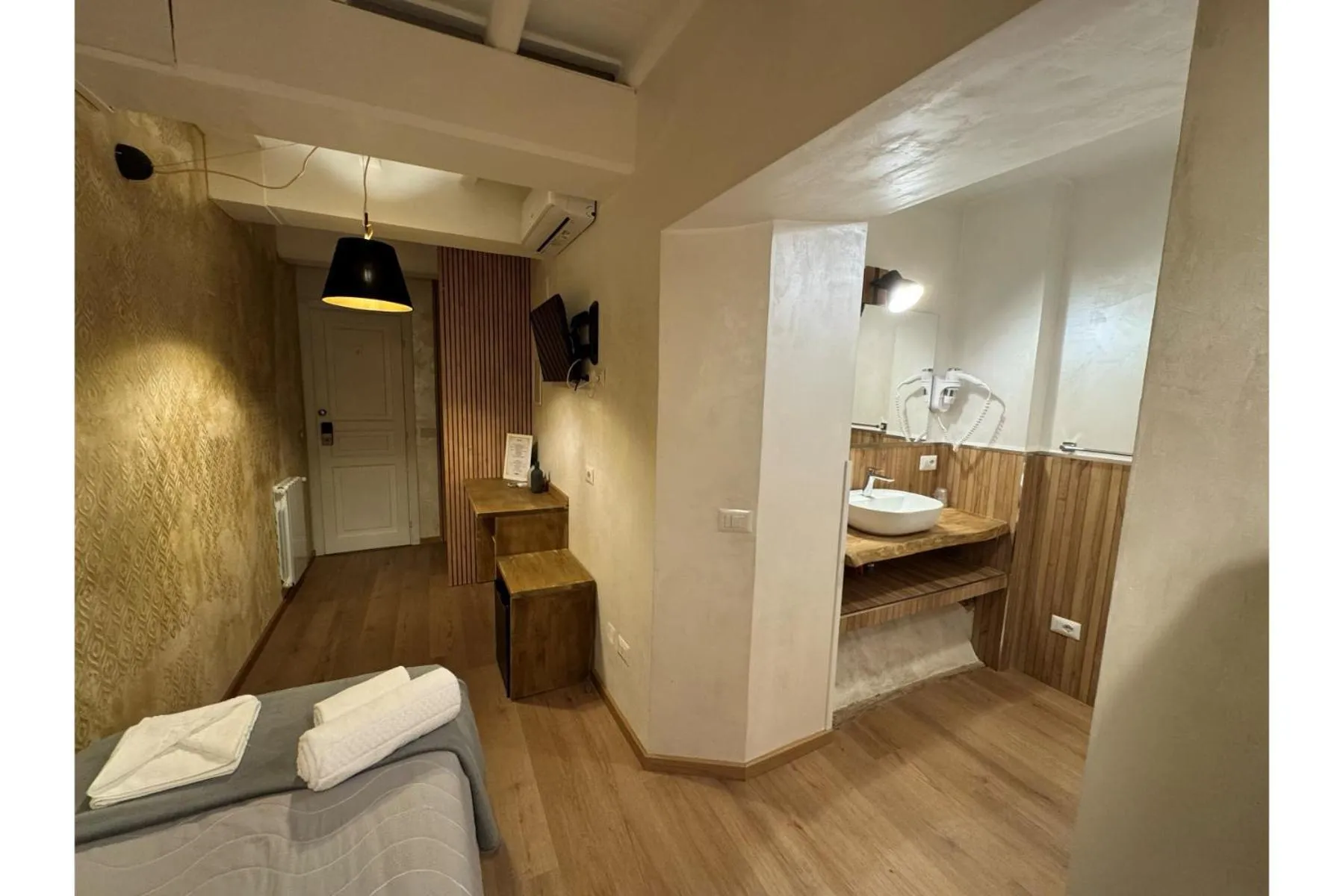 Photo of the whole room, Bed in Dulcis In Pantheon