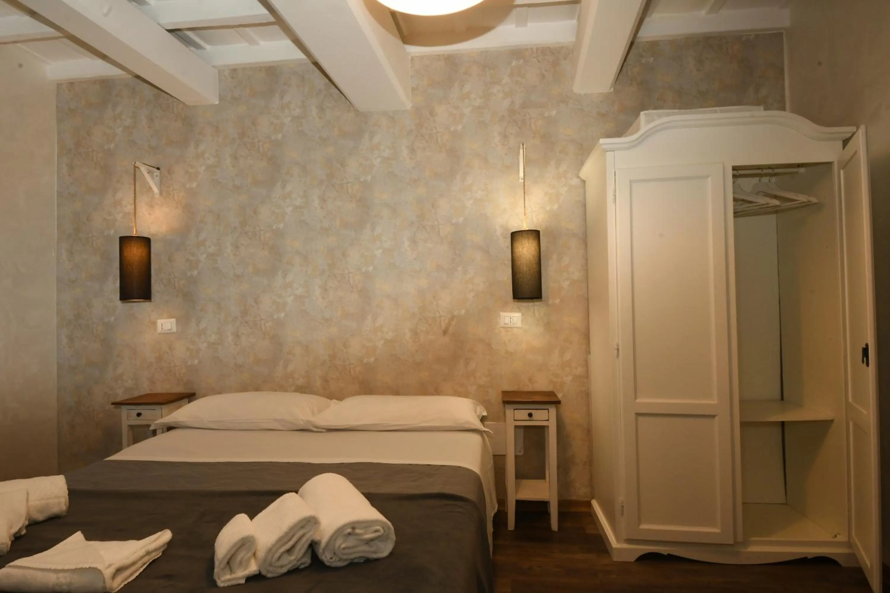 Photo of the whole room, Bed in Dulcis In Pantheon