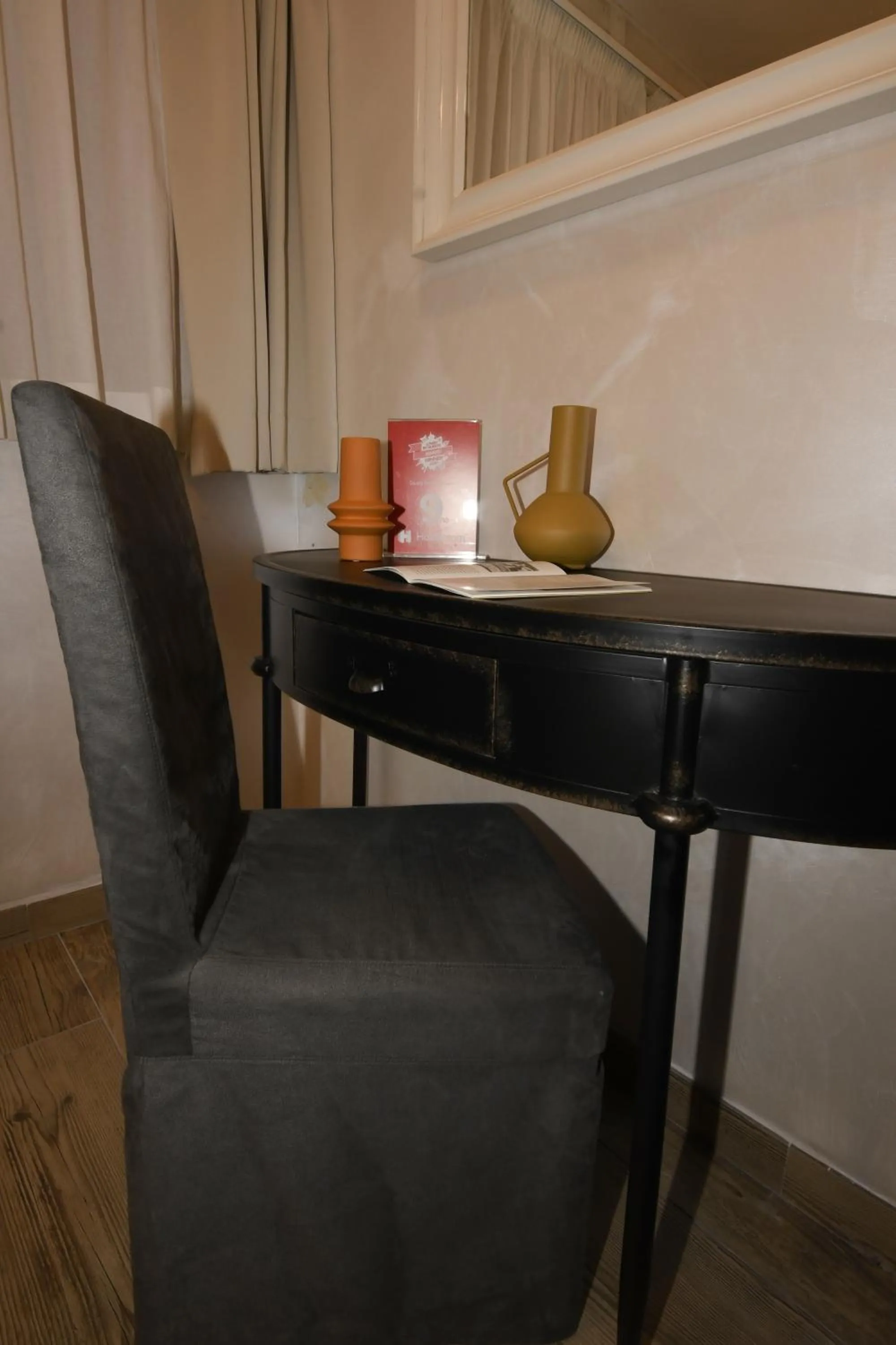 Seating area in Dulcis In Pantheon