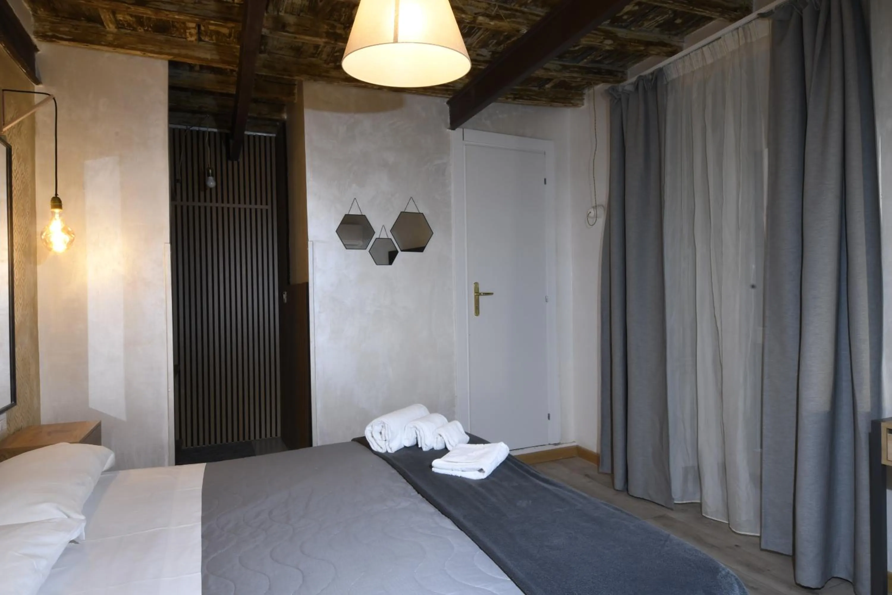 Photo of the whole room, Bed in Dulcis In Pantheon