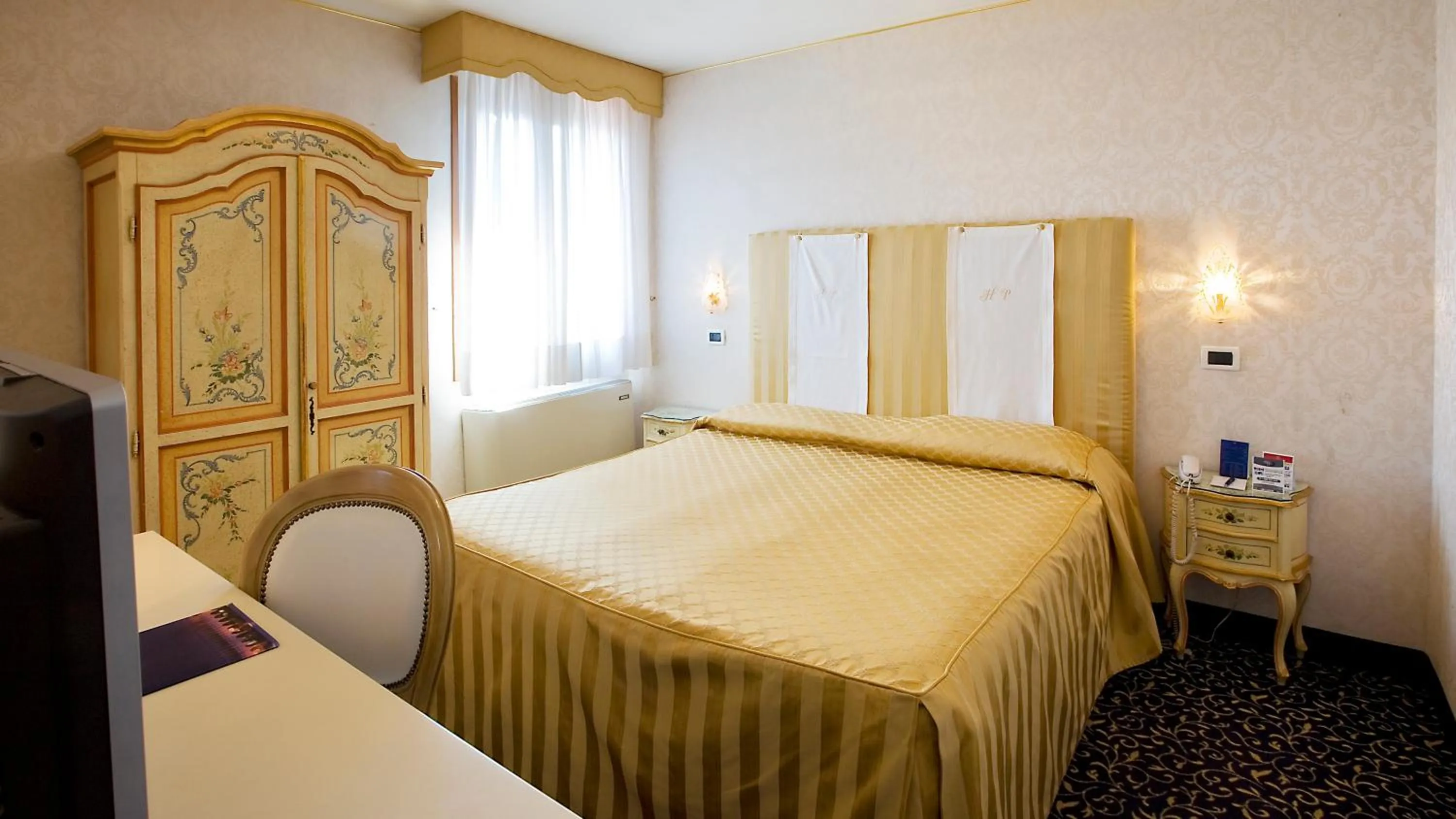 Photo of the whole room, Bed in Hotel Principe