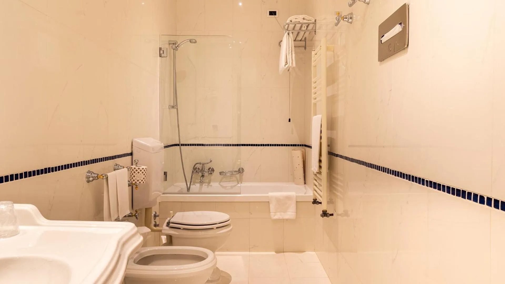 Bathroom in Hotel Principe