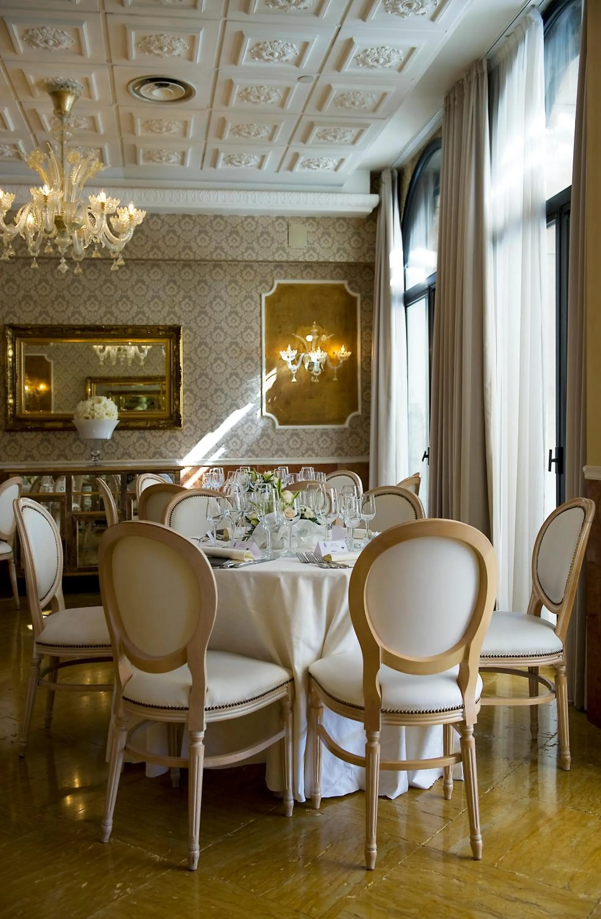 Restaurant/places to eat in Hotel Principe