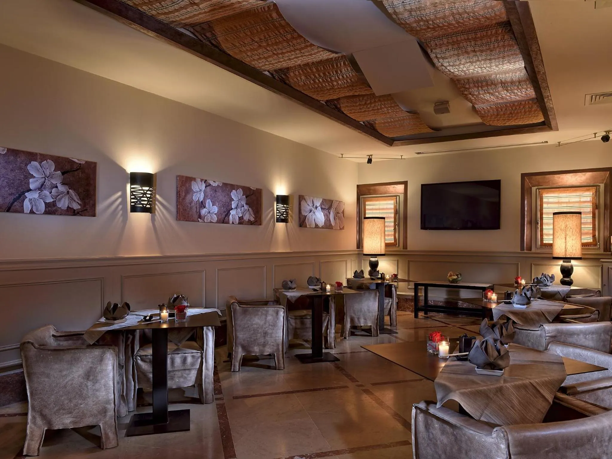 Restaurant/places to eat in Hotel Principe