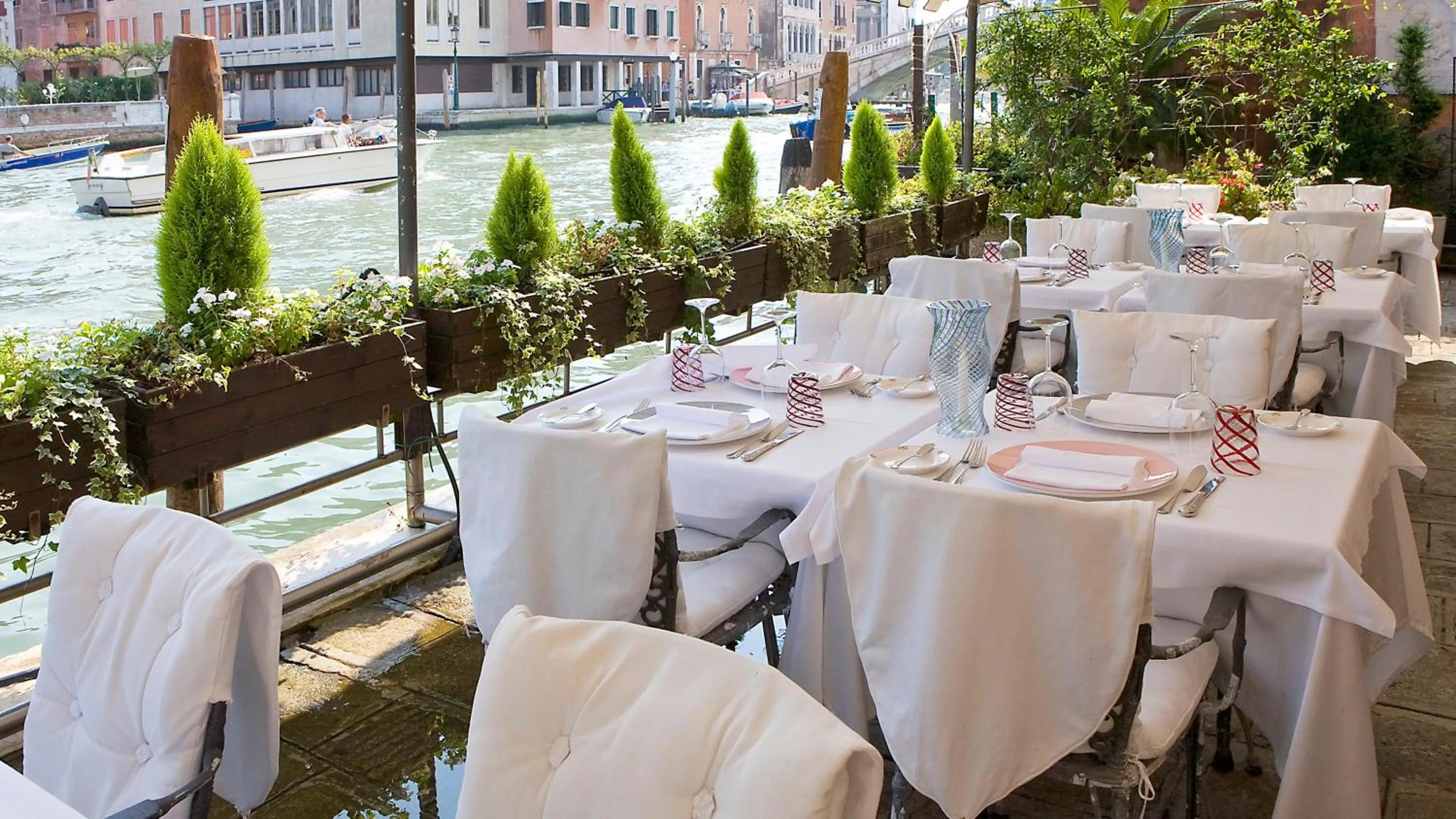 Restaurant/places to eat in Hotel Principe