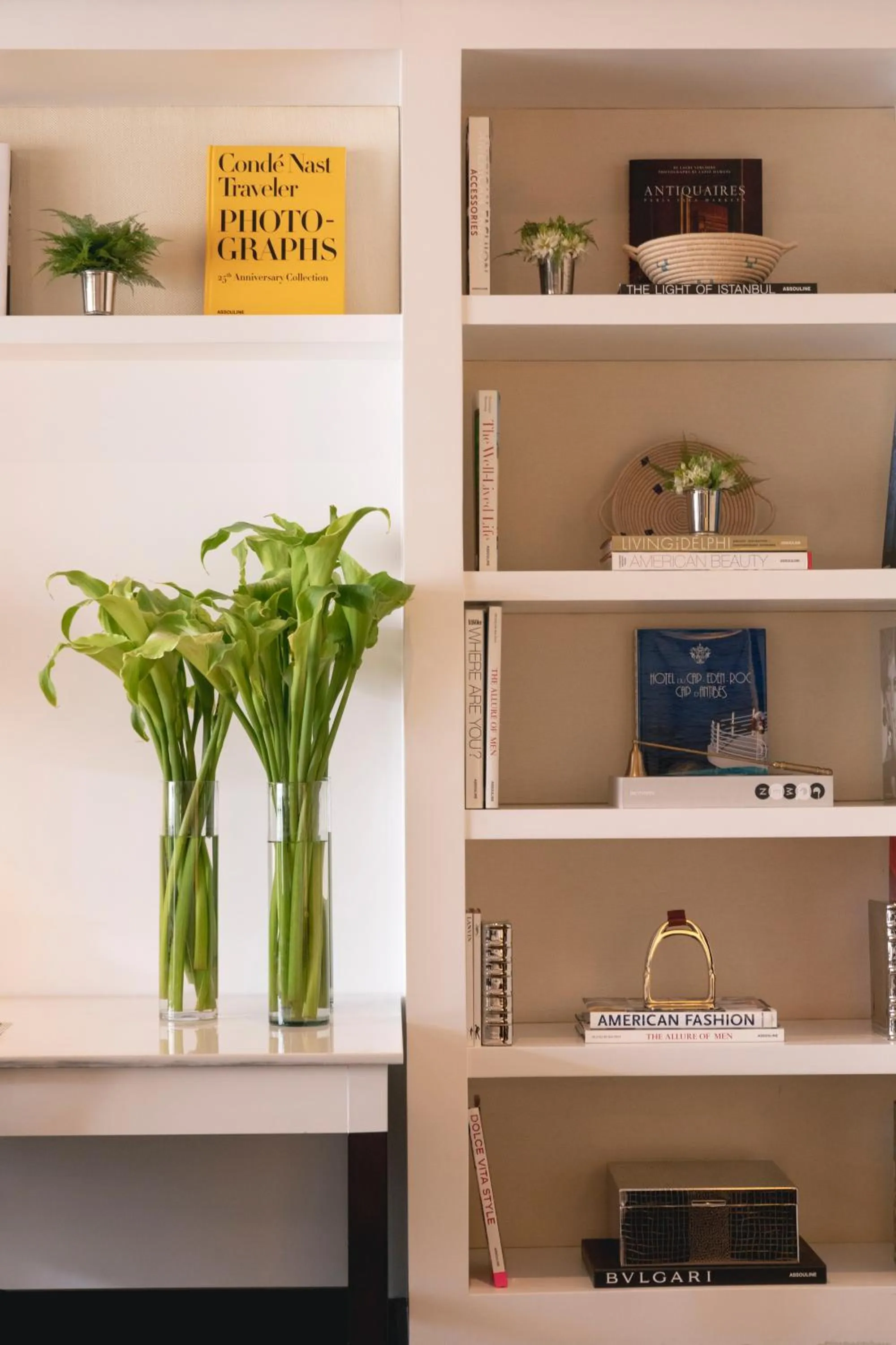 Library in Hotel Cayena Caracas a LHW