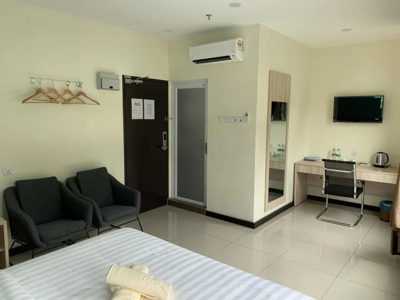 TV and multimedia, Bed in M Quality Hotel