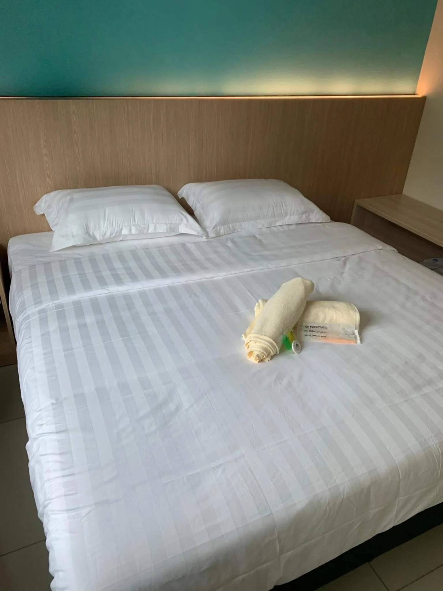 Bedroom, Bed in M Quality Hotel