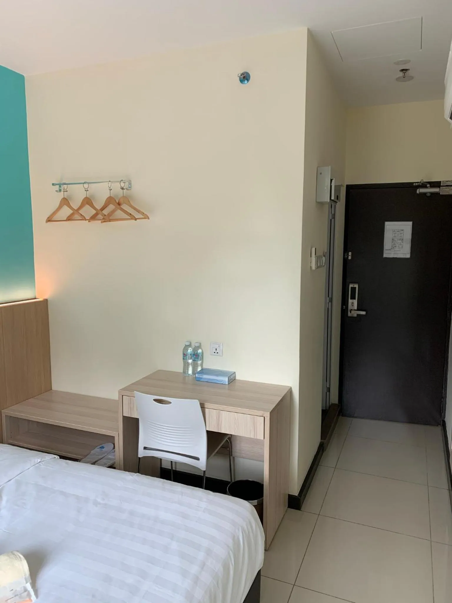 Bedroom, Bed in M Quality Hotel