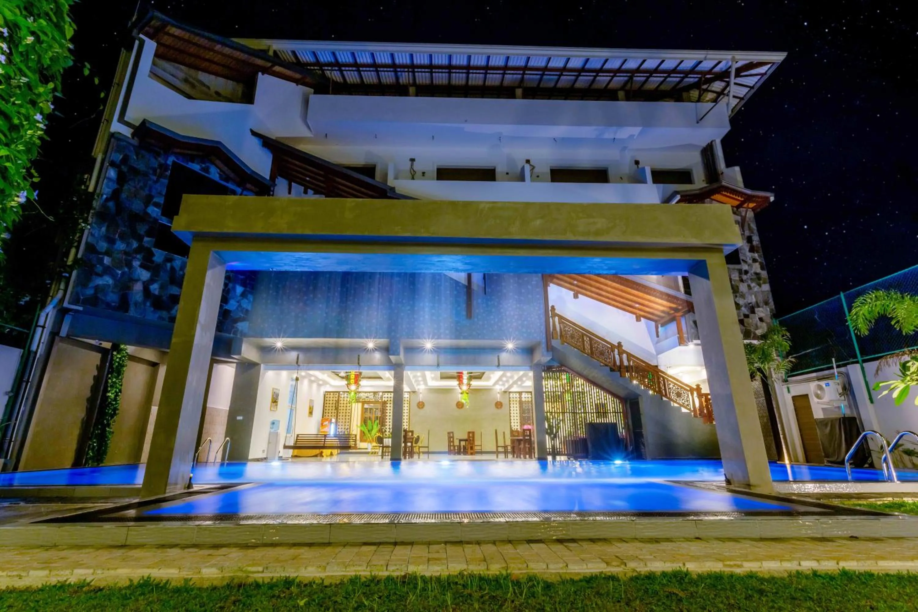 Swimming pool in Polhena Grand Resort & Banquet