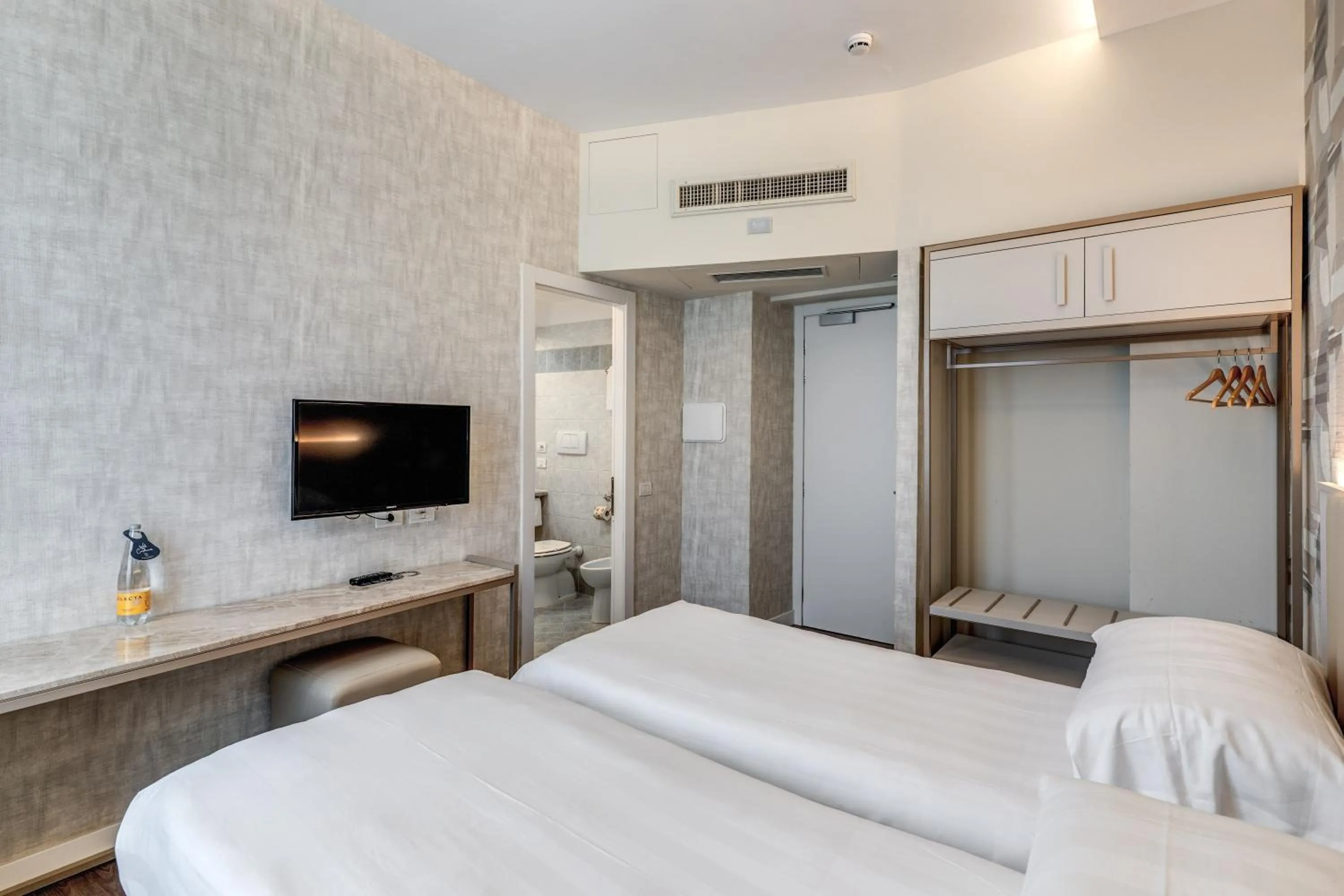 Bedroom, Bed in Hotel Isola Sacra Rome Airport