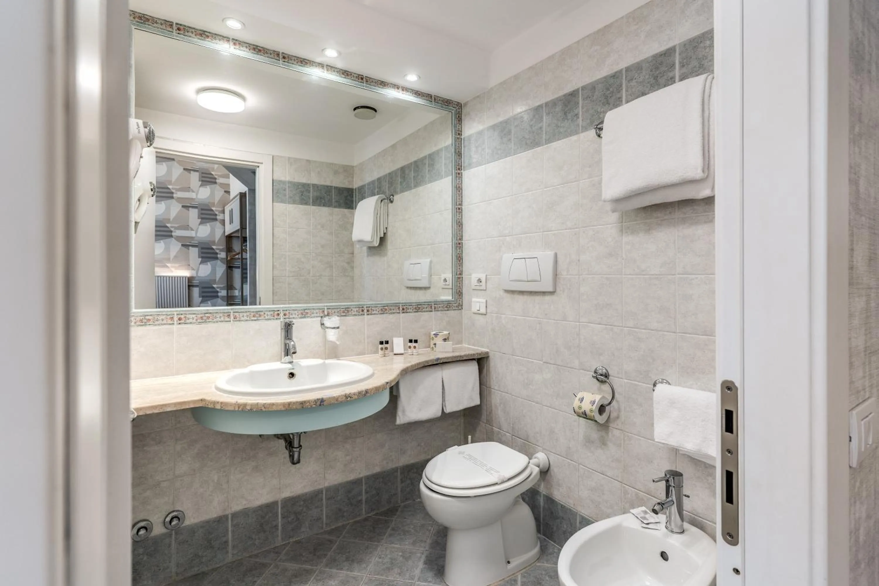 Bathroom in Hotel Isola Sacra Rome Airport