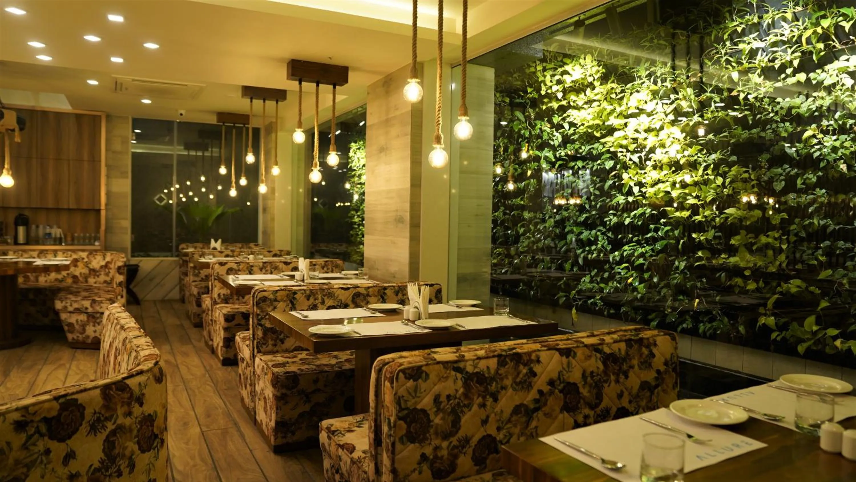 Breakfast in De Glance Hotel, Near Surat Railway Station