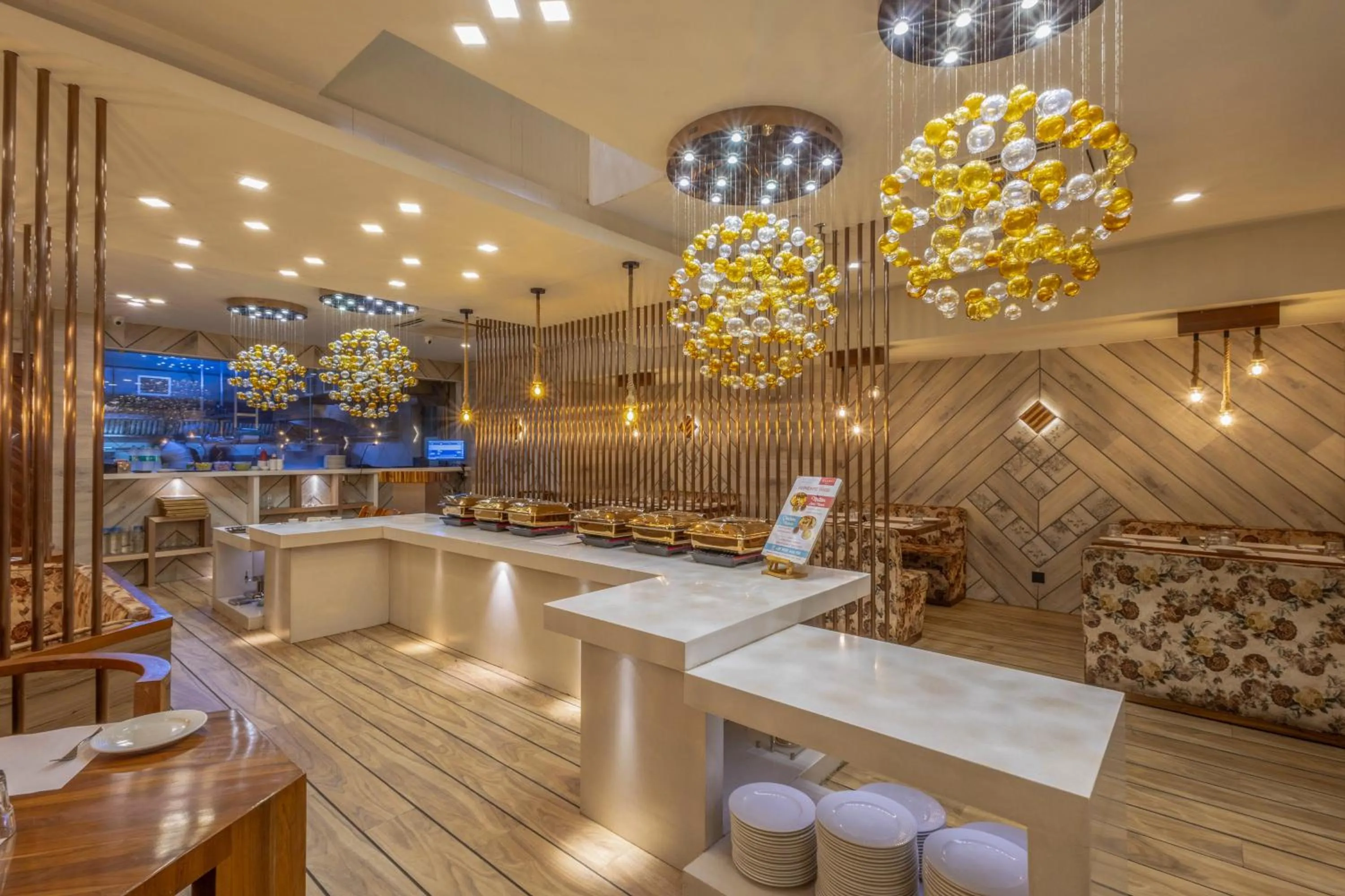 De Glance Hotel, Near Surat Railway Station