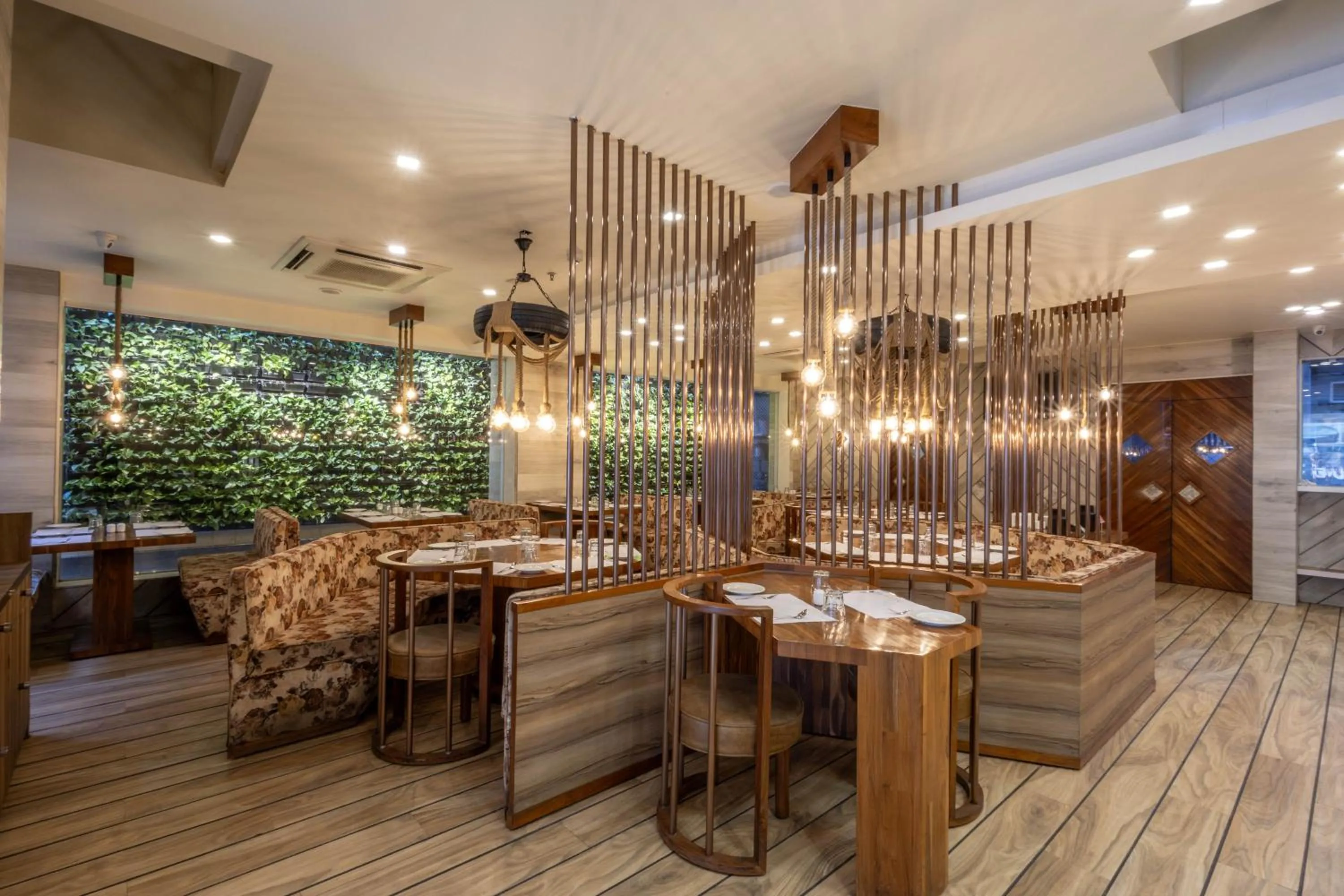 De Glance Hotel, Near Surat Railway Station