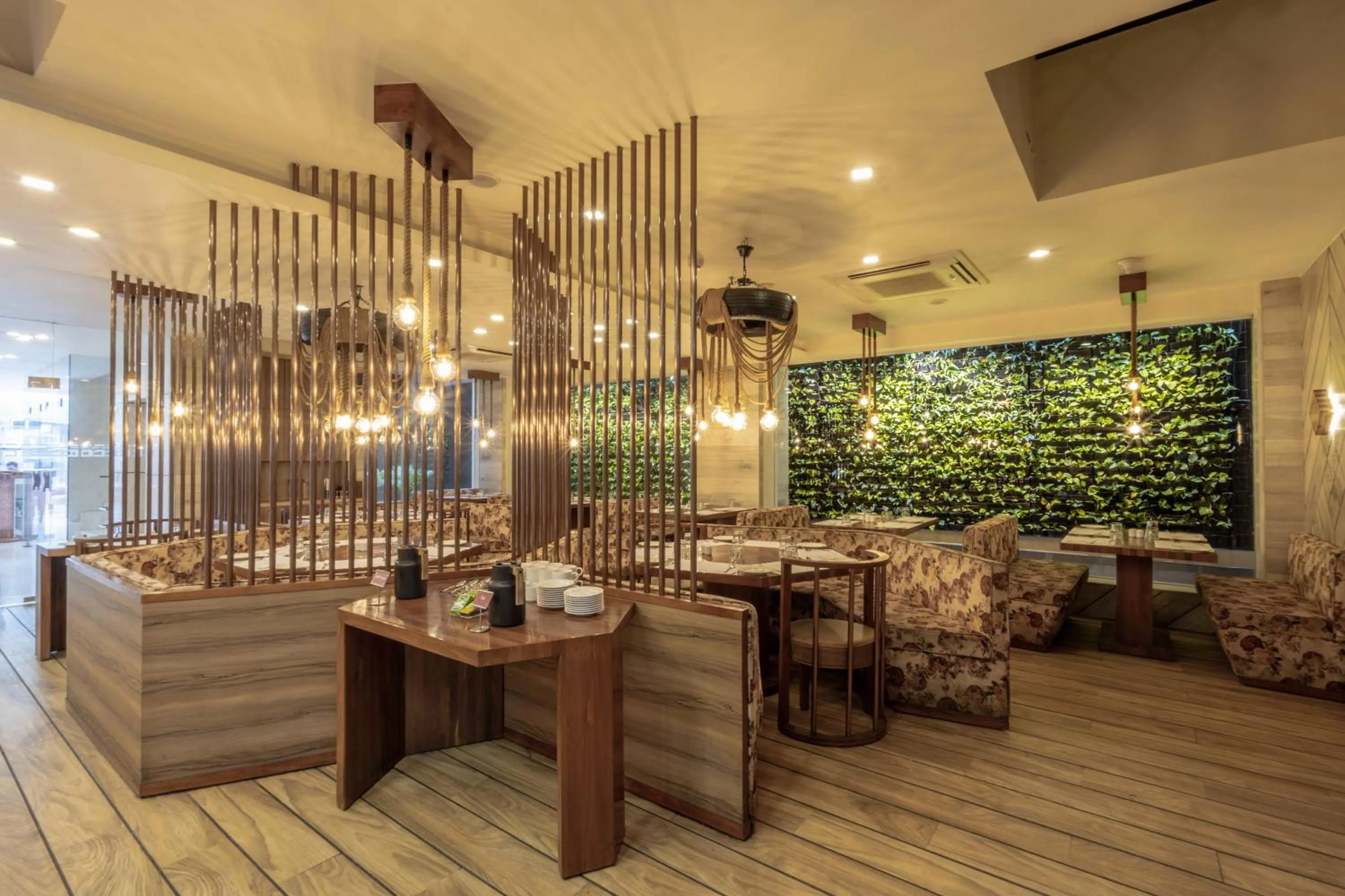 De Glance Hotel, Near Surat Railway Station