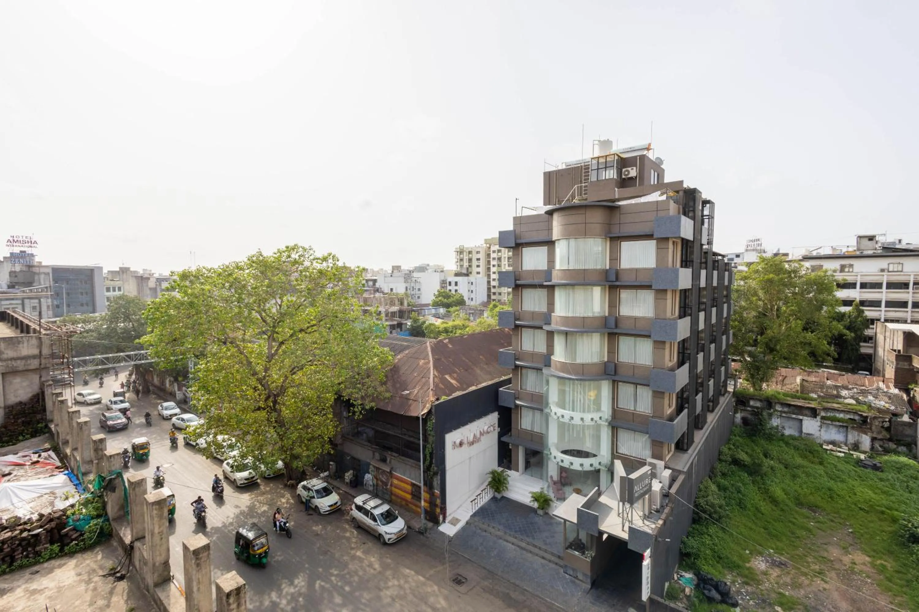 De Glance Hotel, Near Surat Railway Station