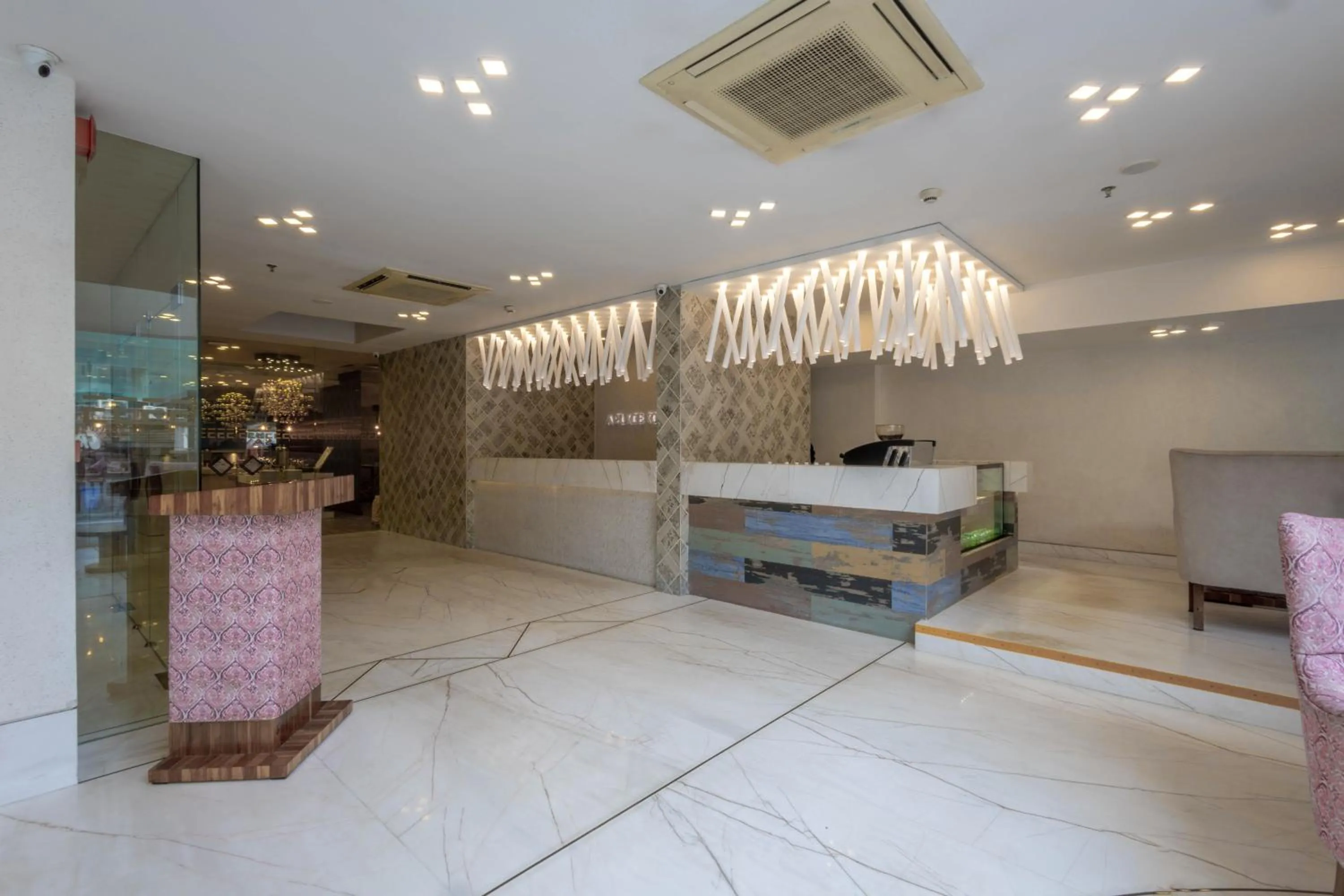 De Glance Hotel, Near Surat Railway Station