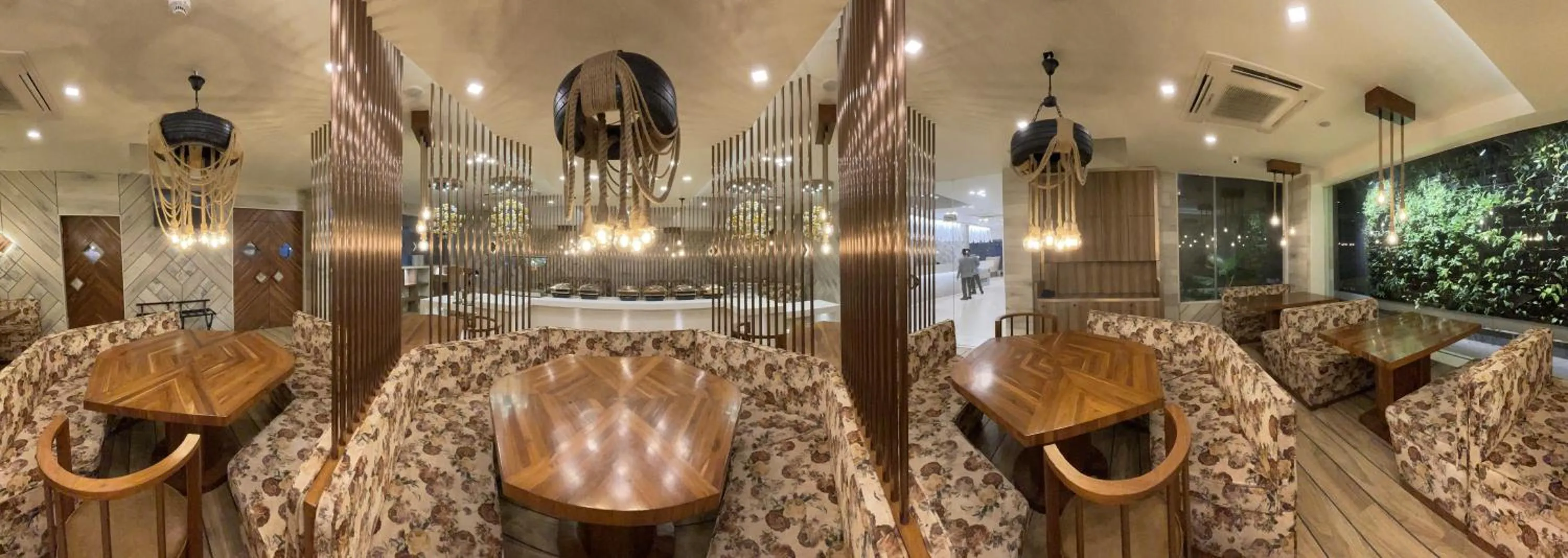 Restaurant/places to eat in De Glance Hotel, Near Surat Railway Station