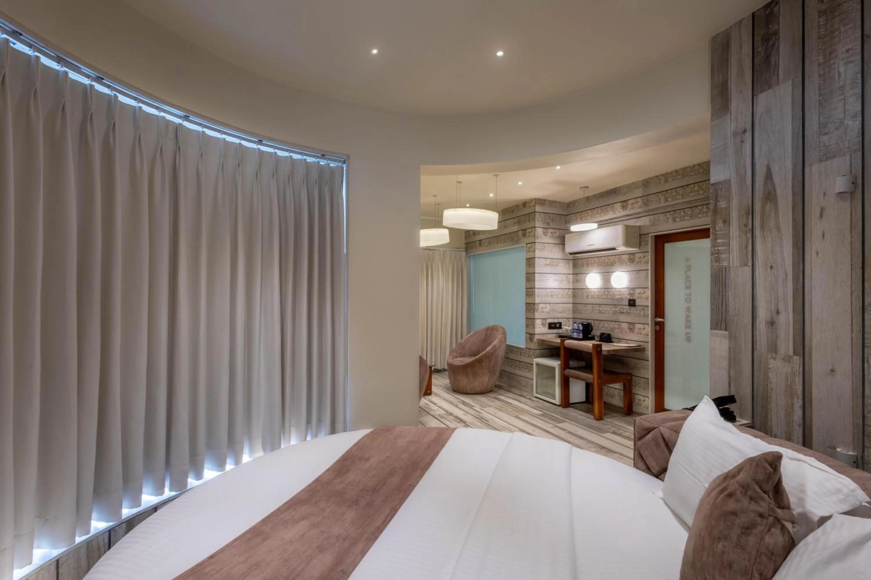 Bed in De Glance Hotel, Near Surat Railway Station