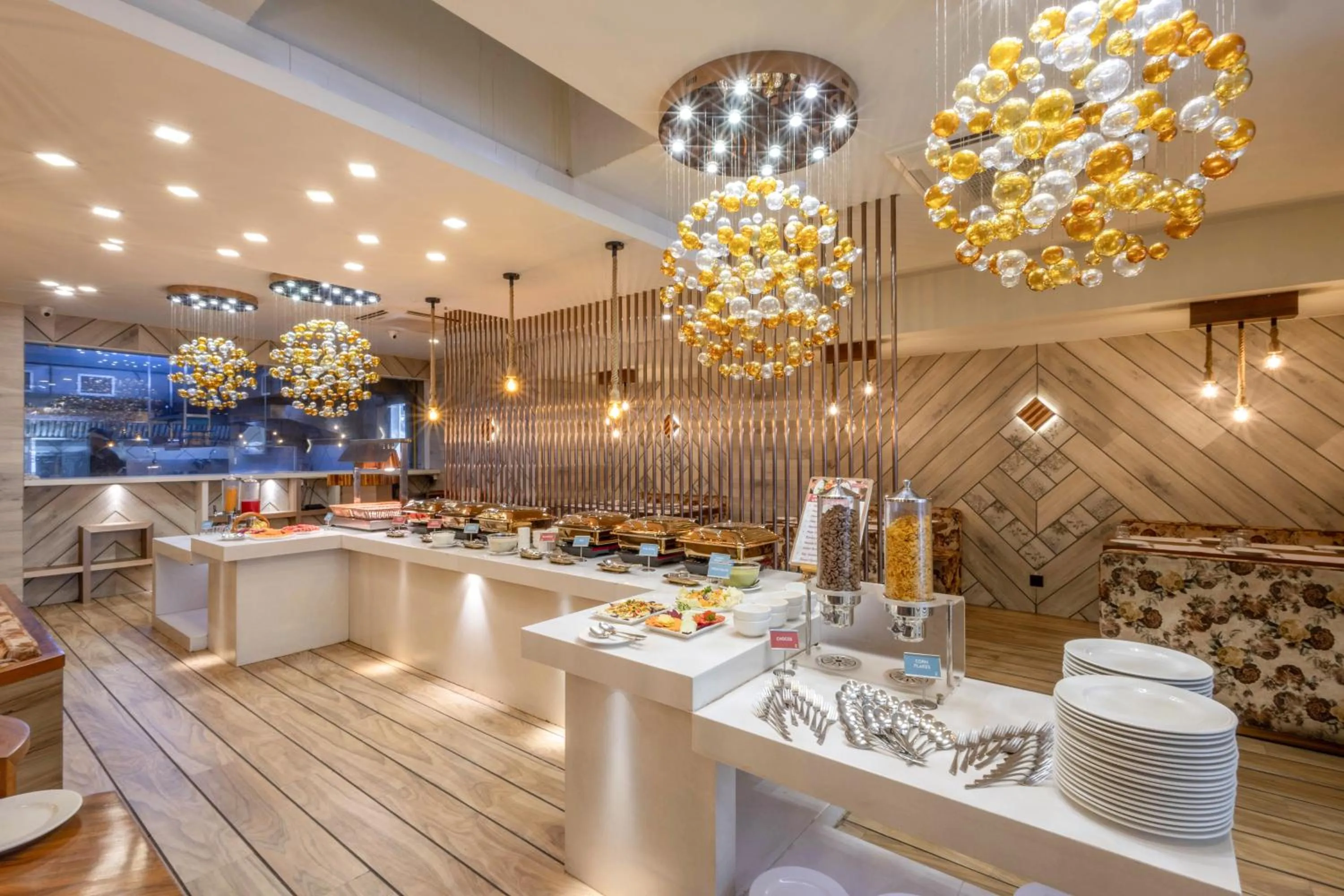 De Glance Hotel, Near Surat Railway Station