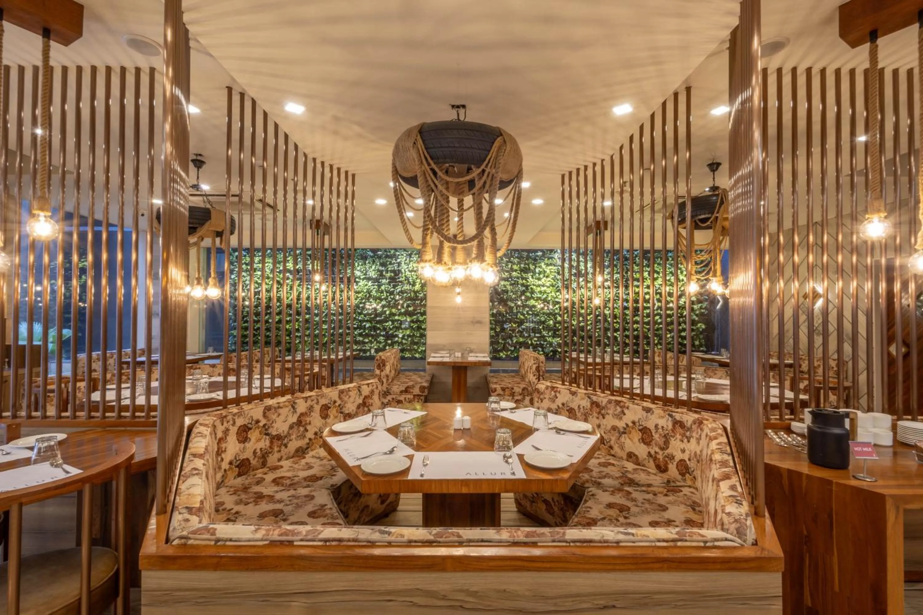 De Glance Hotel, Near Surat Railway Station