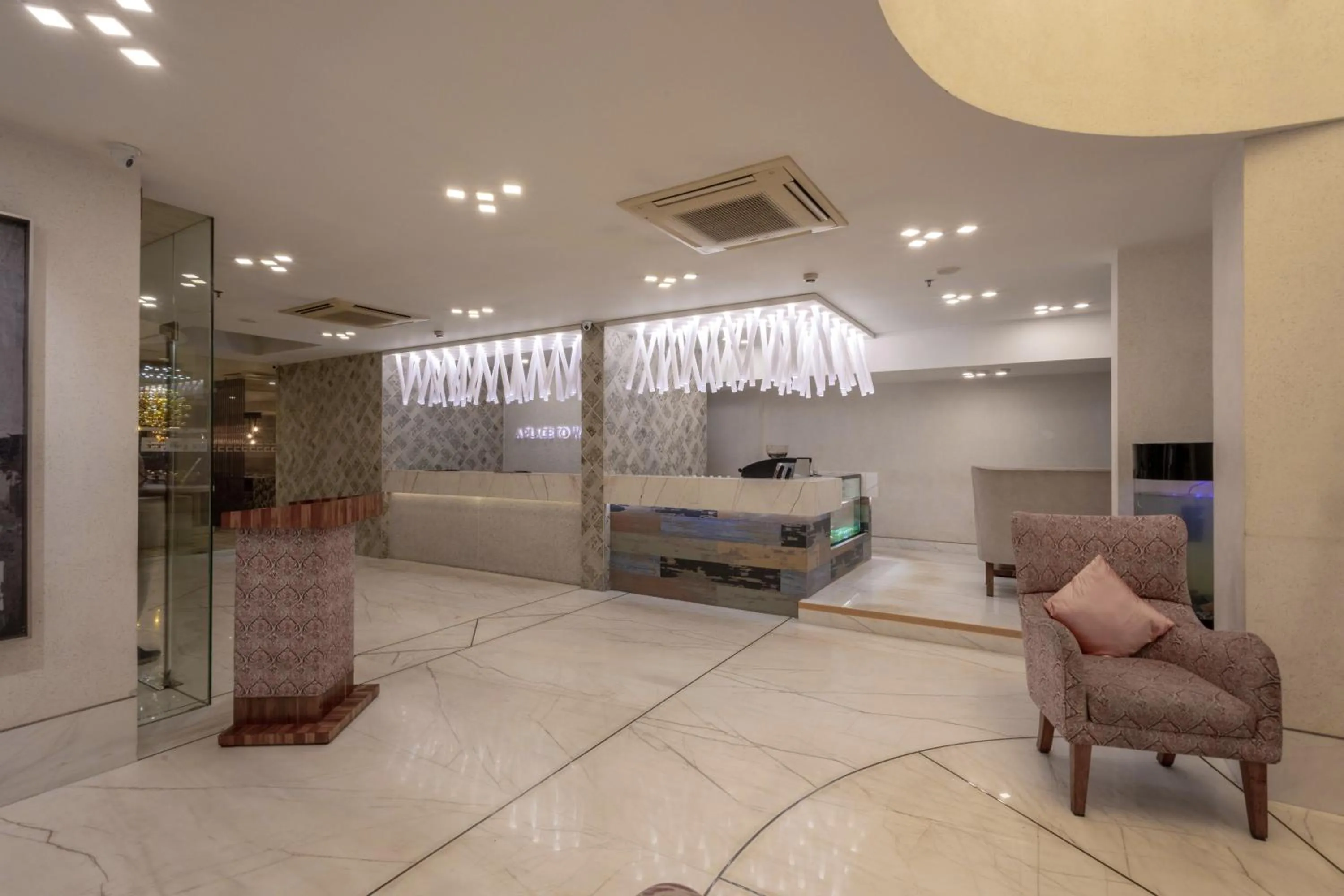 De Glance Hotel, Near Surat Railway Station