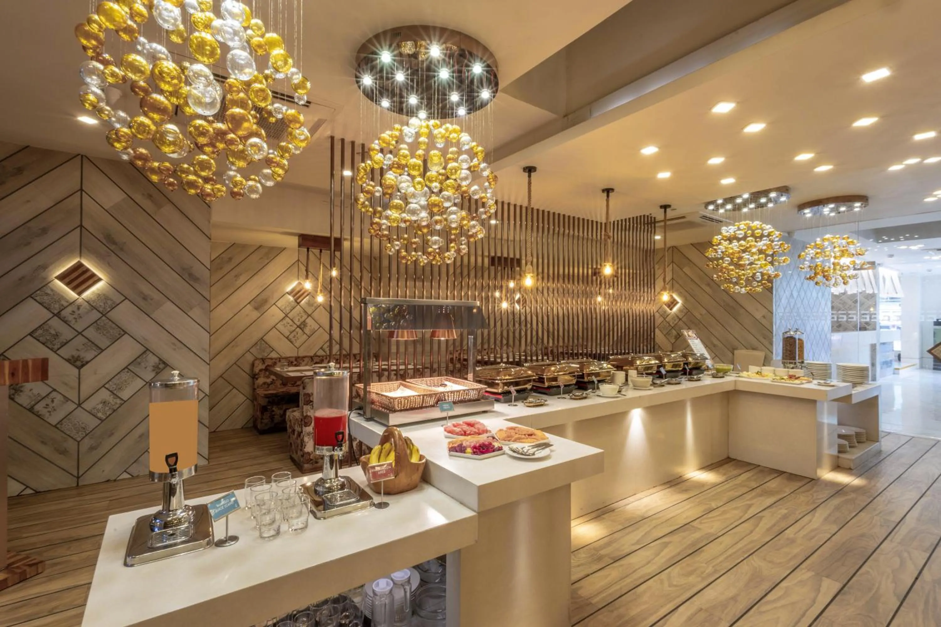 De Glance Hotel, Near Surat Railway Station