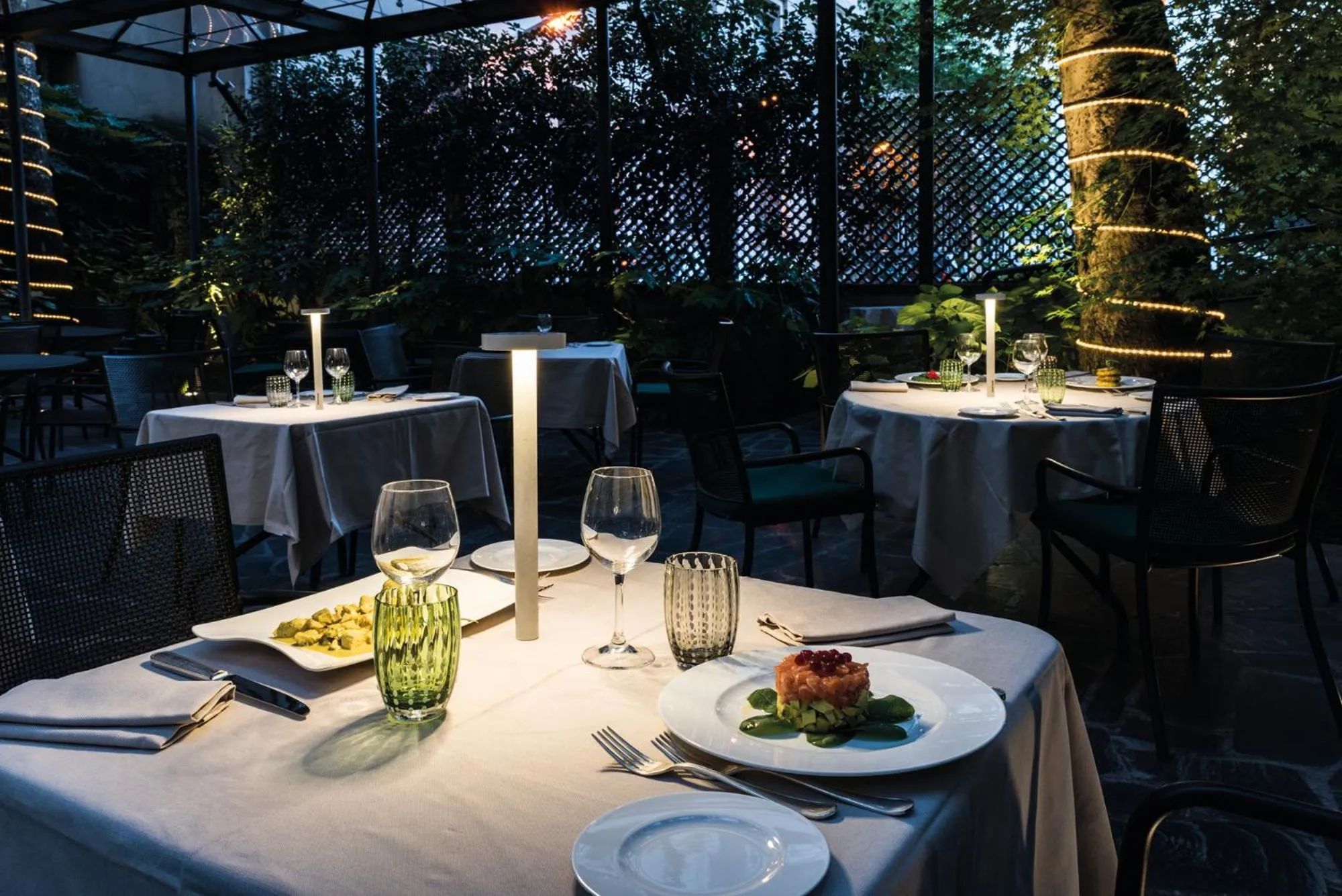 Restaurant/places to eat in Hotel Manin