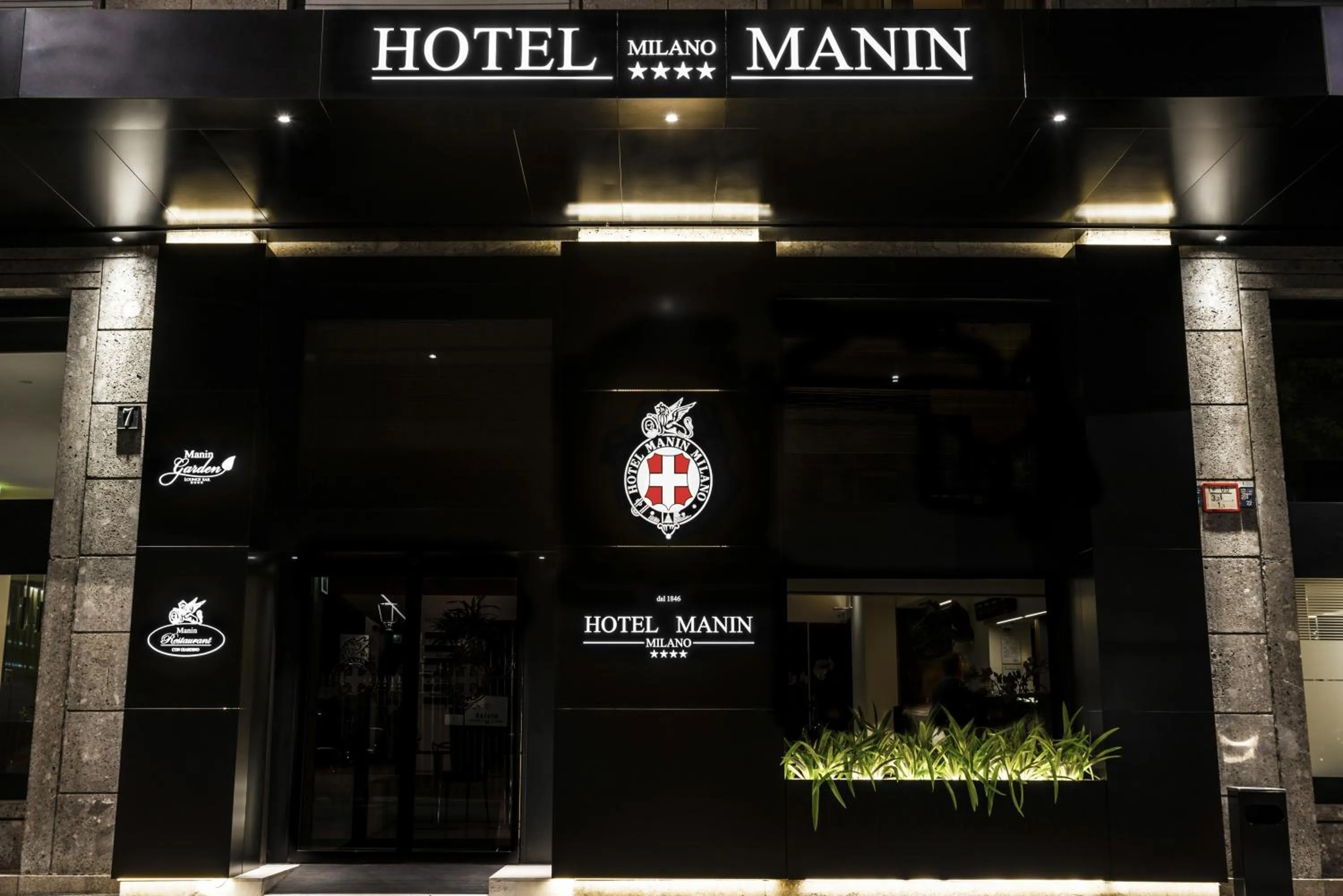 Facade/entrance in Hotel Manin