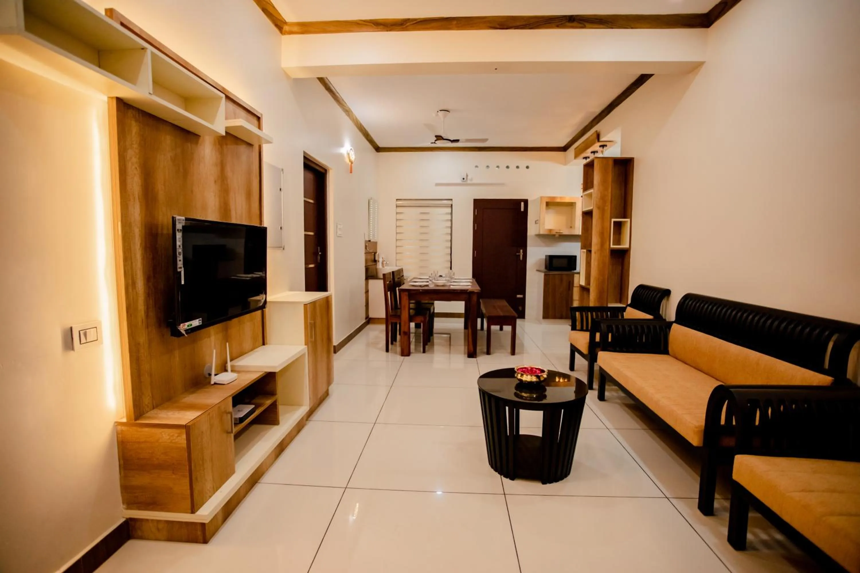 TV and multimedia in Cliff Way Apartments