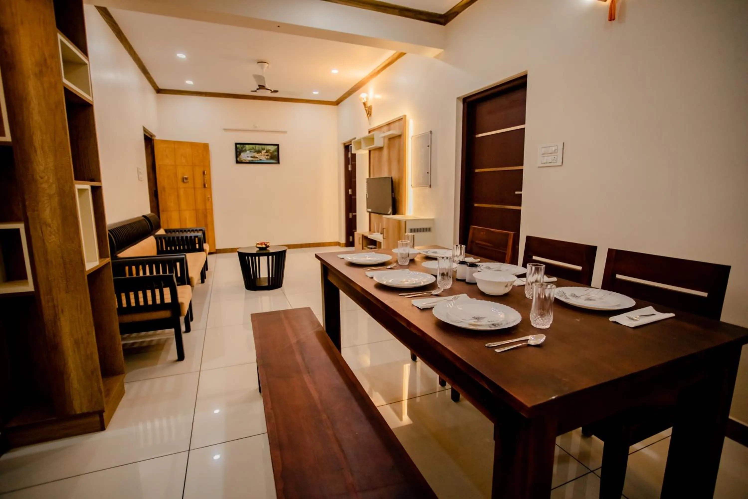 Dining area in Cliff Way Apartments