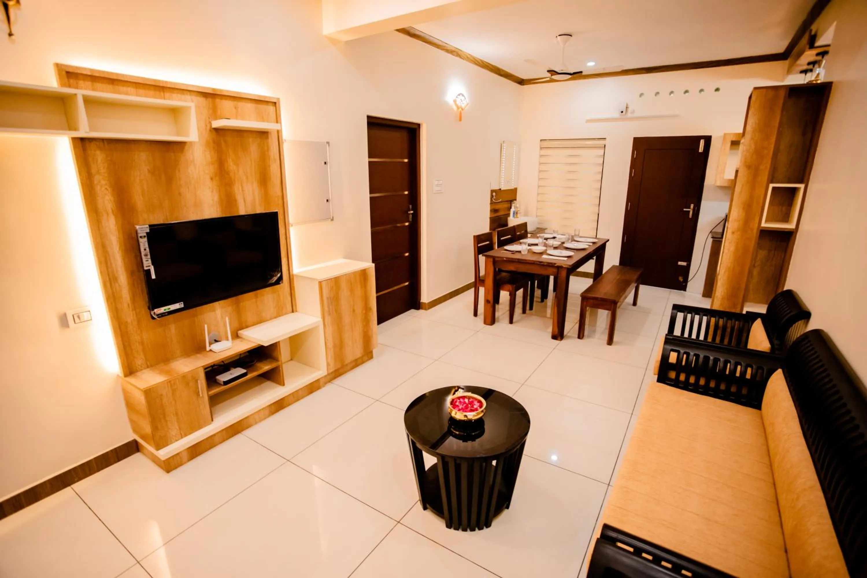 TV and multimedia in Cliff Way Apartments