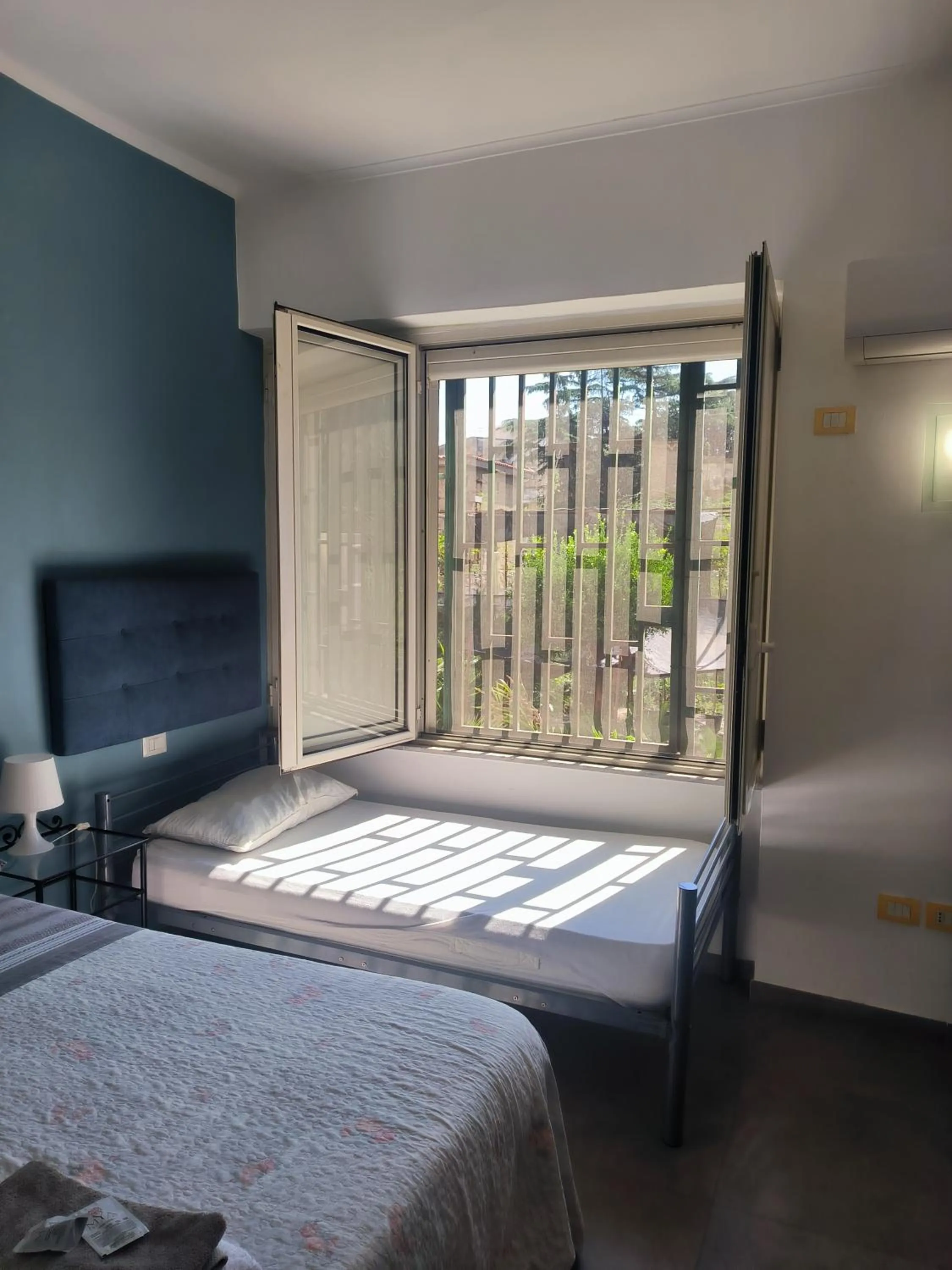 Photo of the whole room, Bed in B&B Rainbow