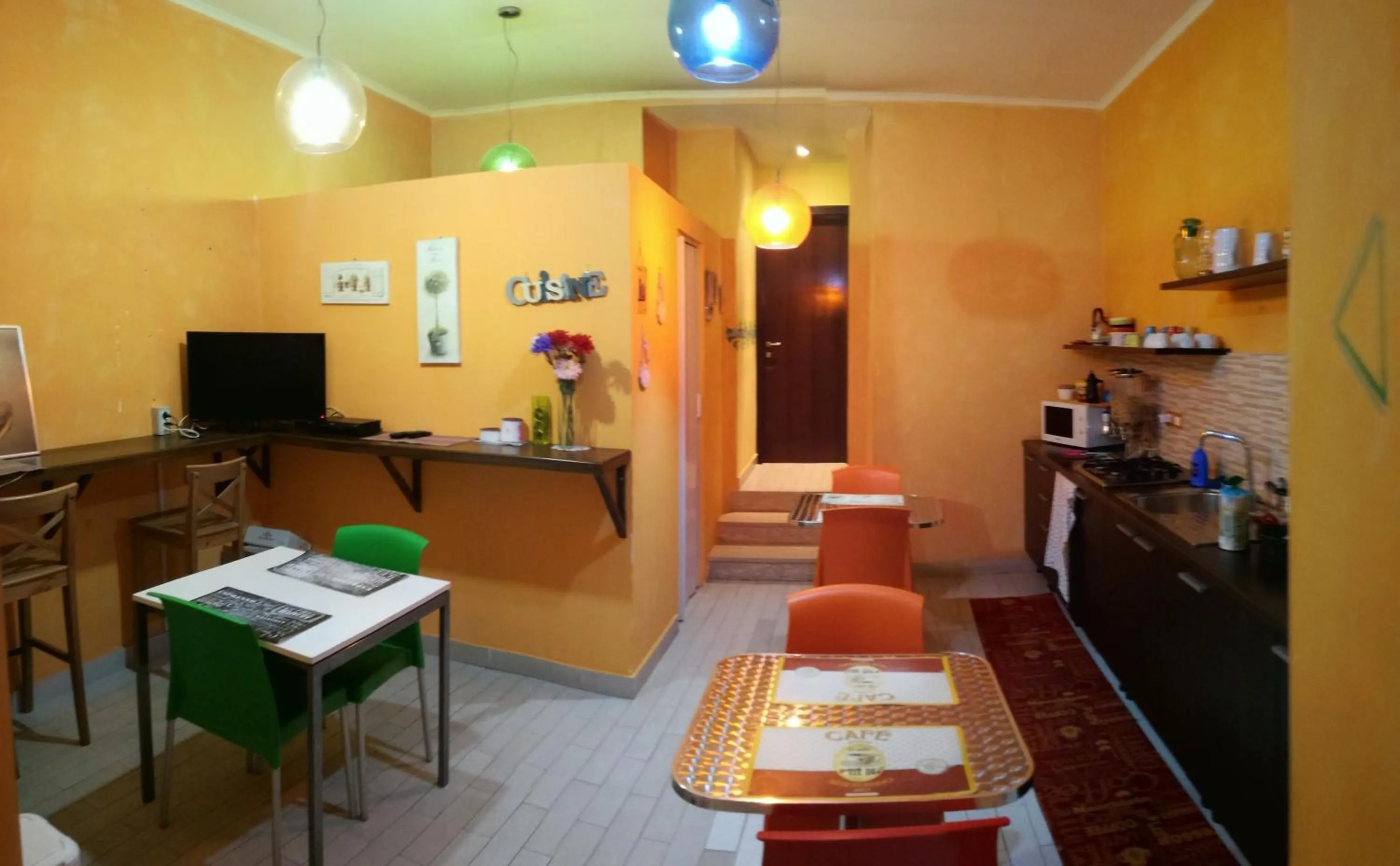 Communal kitchen in B&B Rainbow