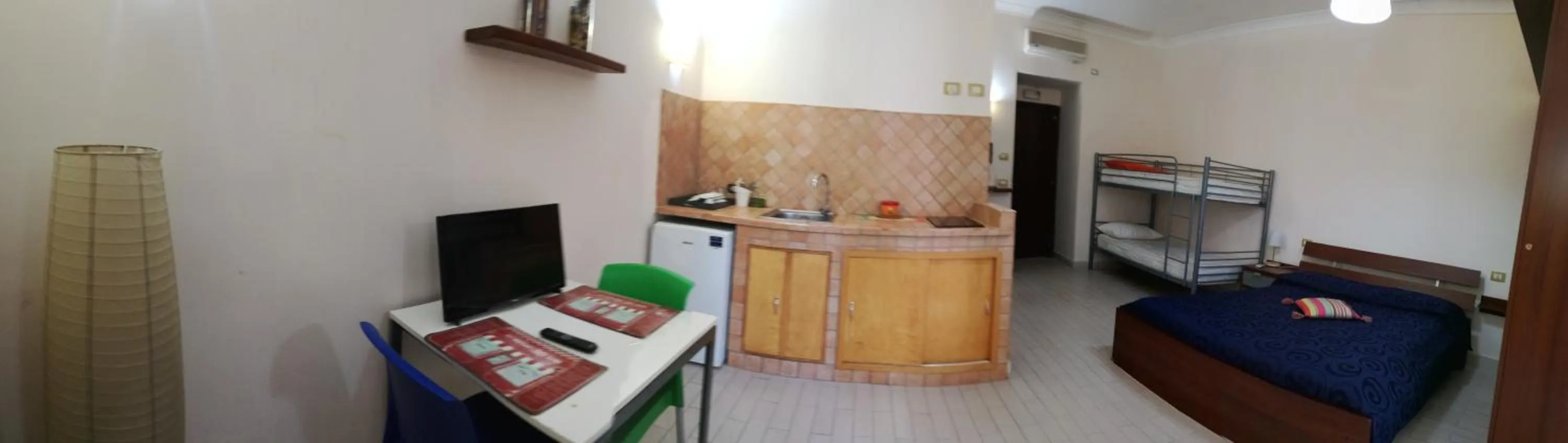 Kitchen or kitchenette, Bed in B&B Rainbow