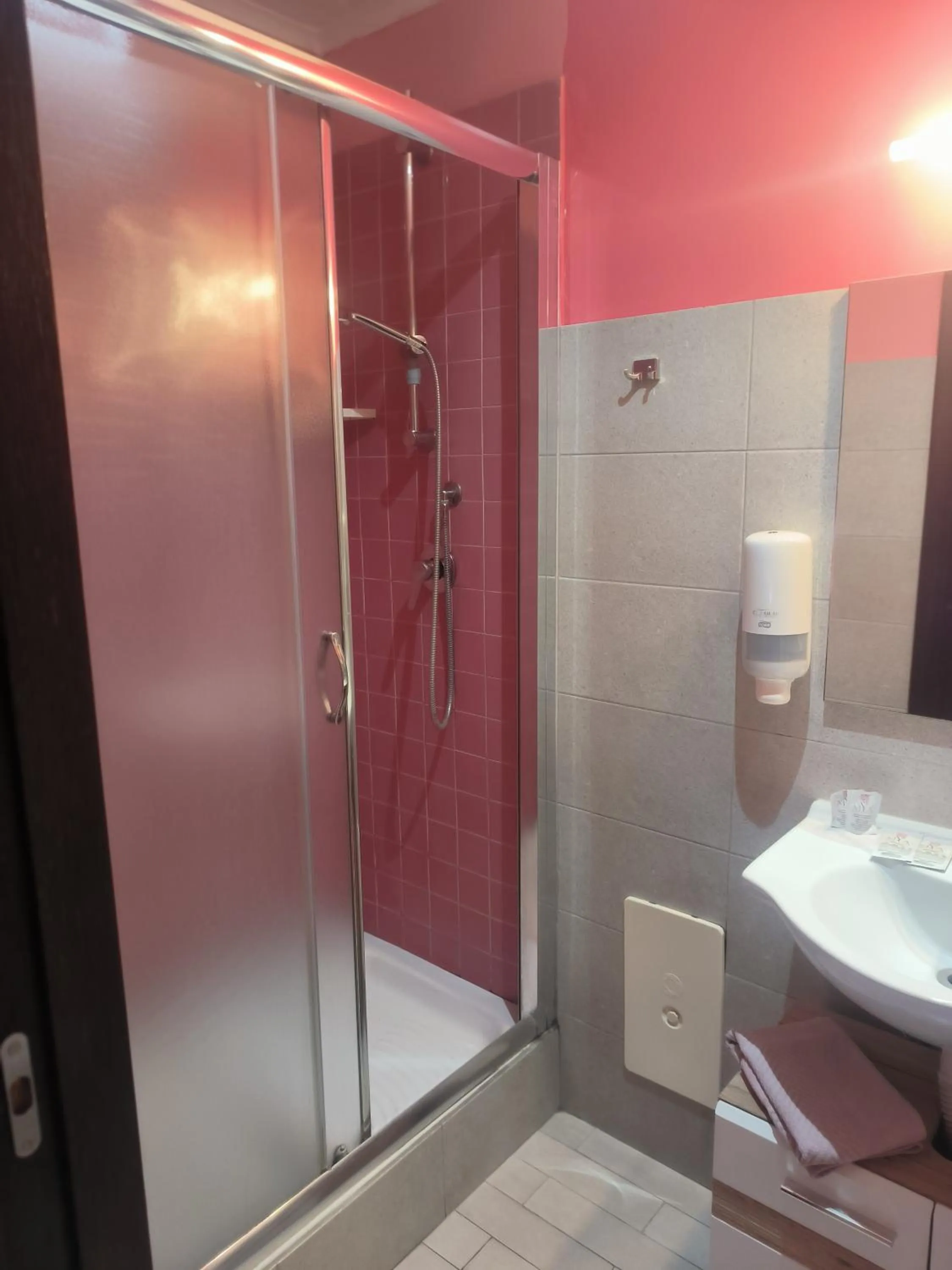 Shower in B&B Rainbow