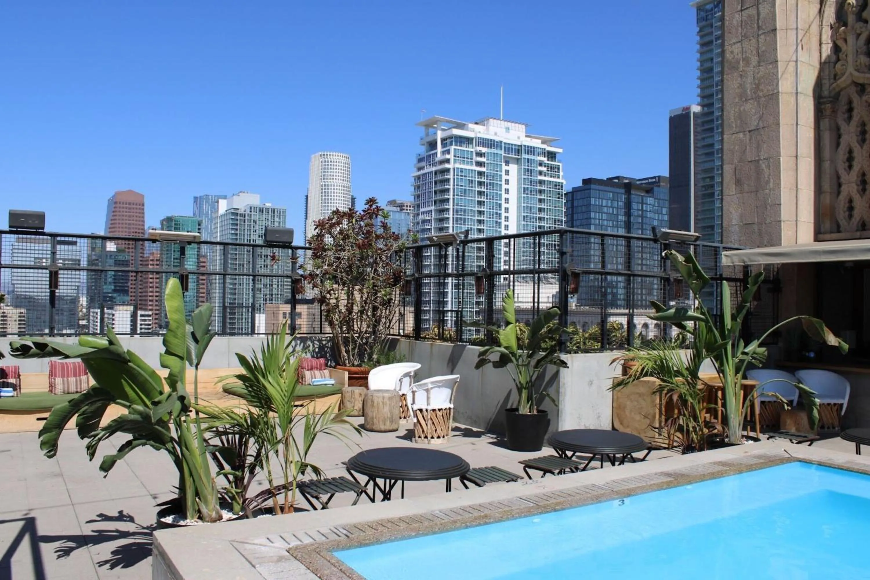 Swimming pool in Stile Downtown Los Angeles By Kasa