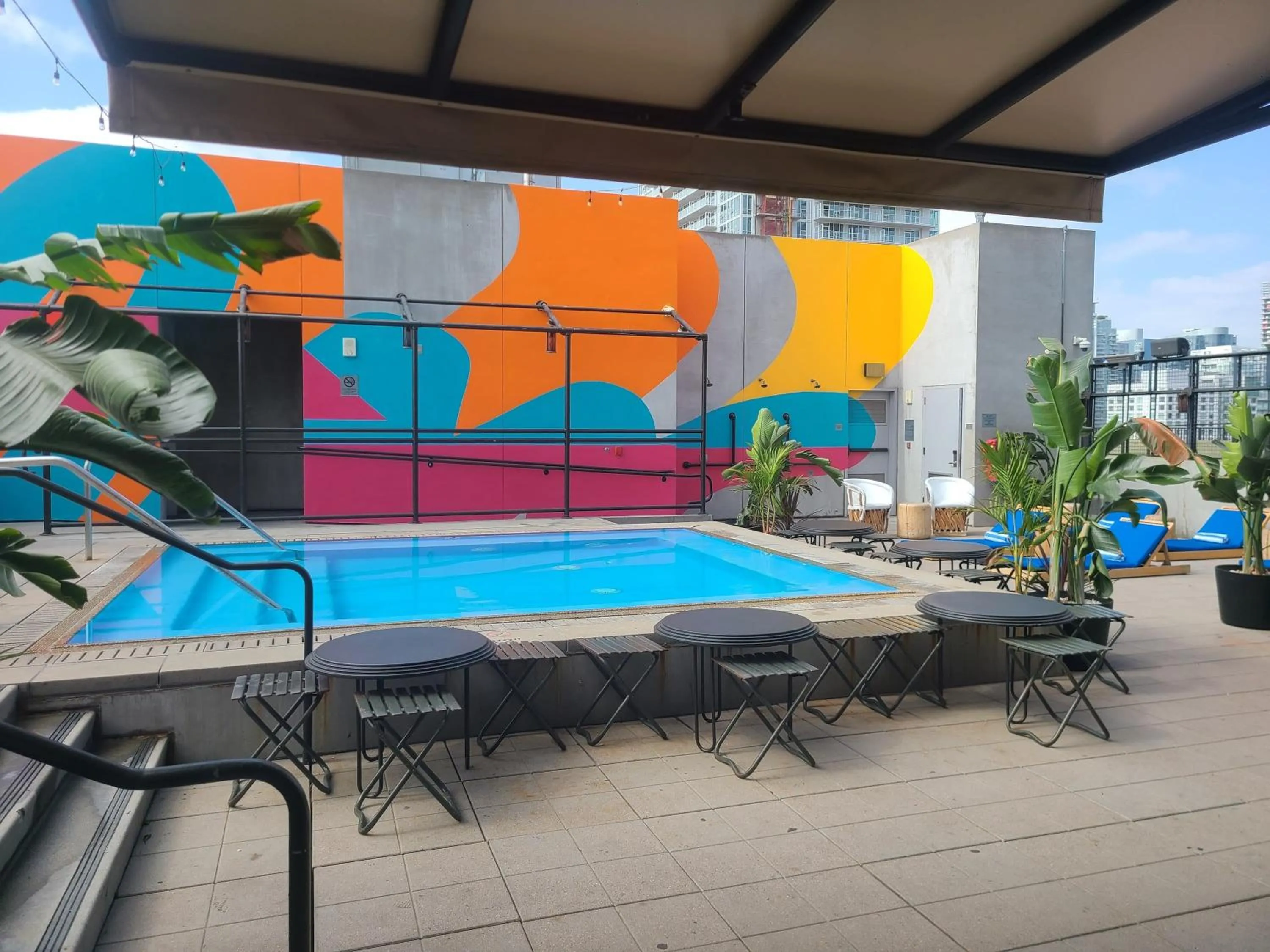 Swimming pool in Stile Downtown Los Angeles By Kasa