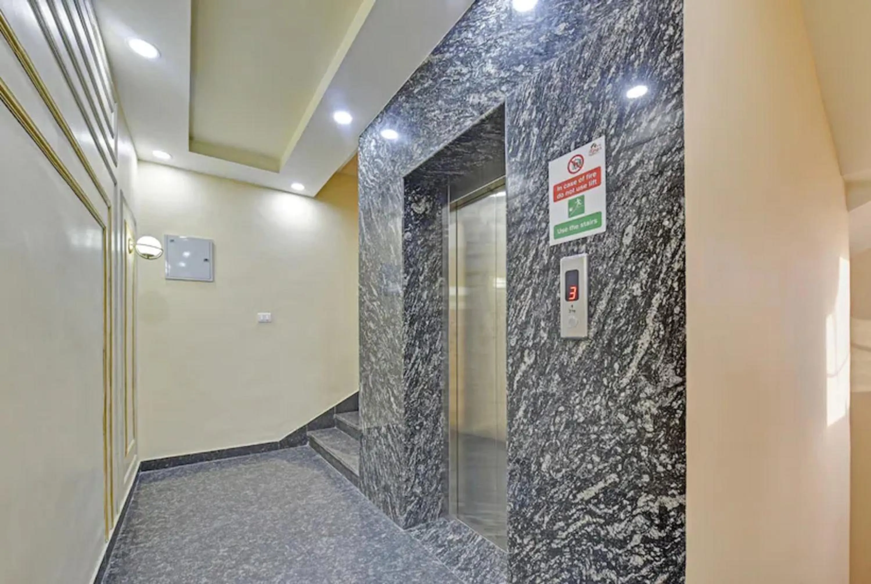 elevator in Hotel King's Turban