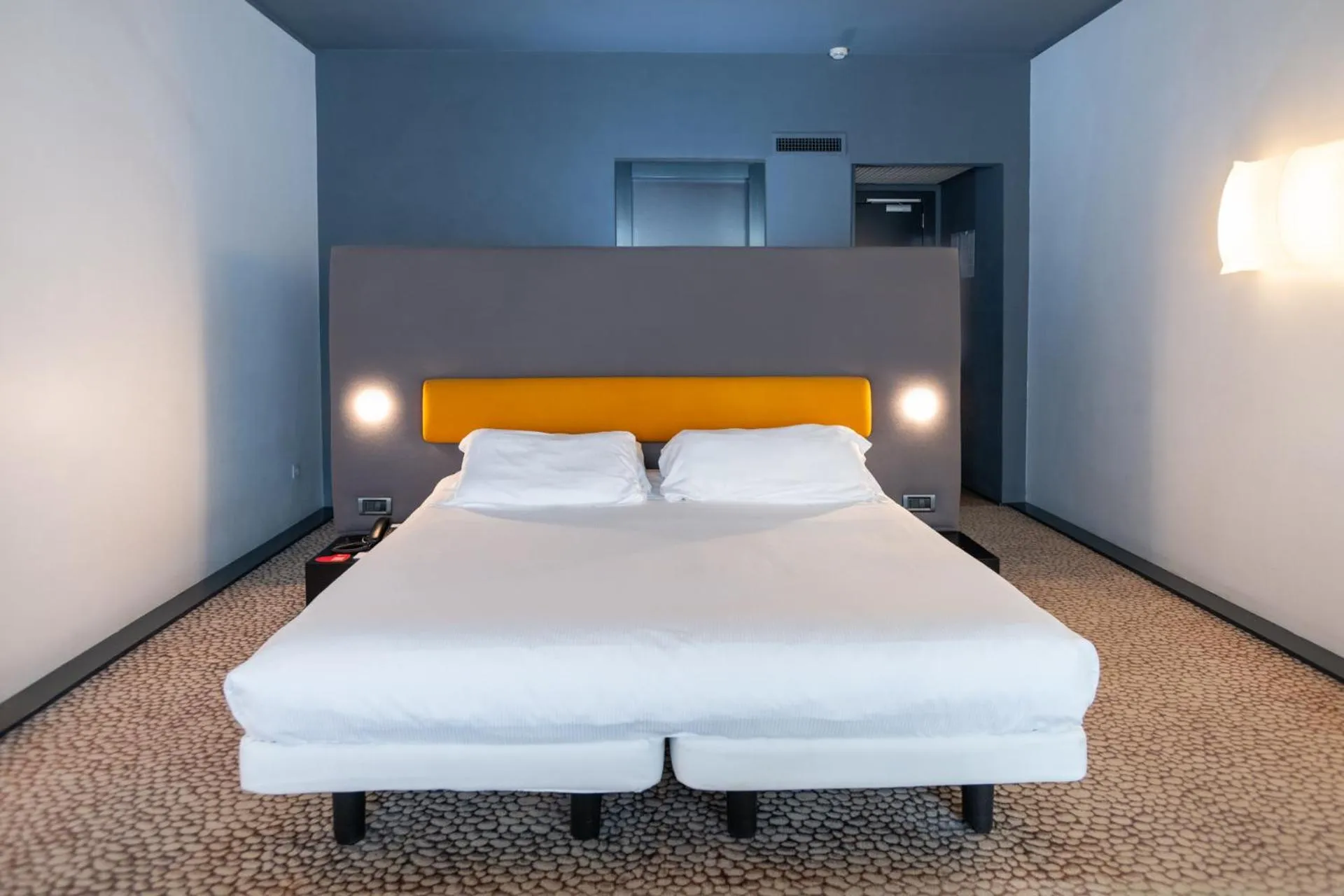 Bed in Hotel Ripa Roma