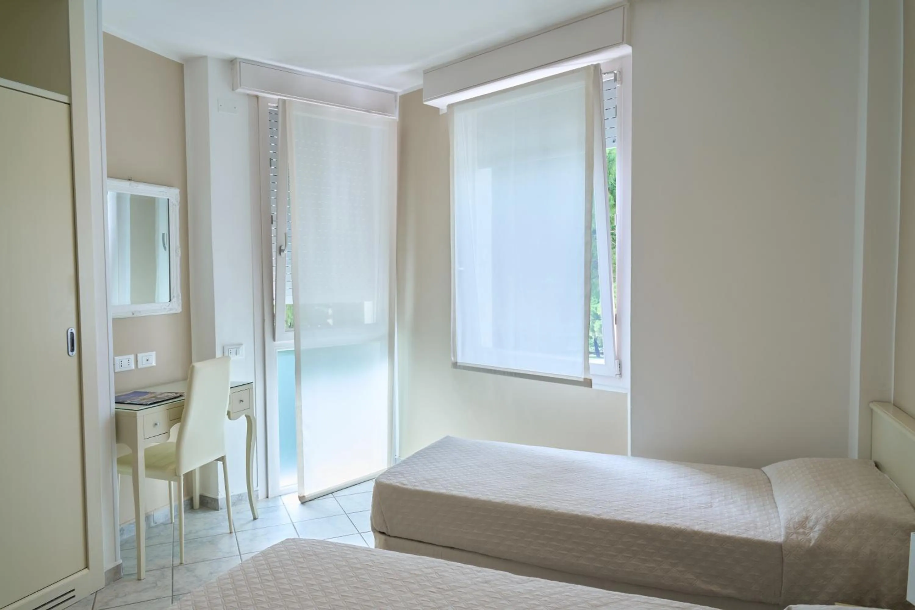 Photo of the whole room, Bed in Hotel Viña del Mar Pineta