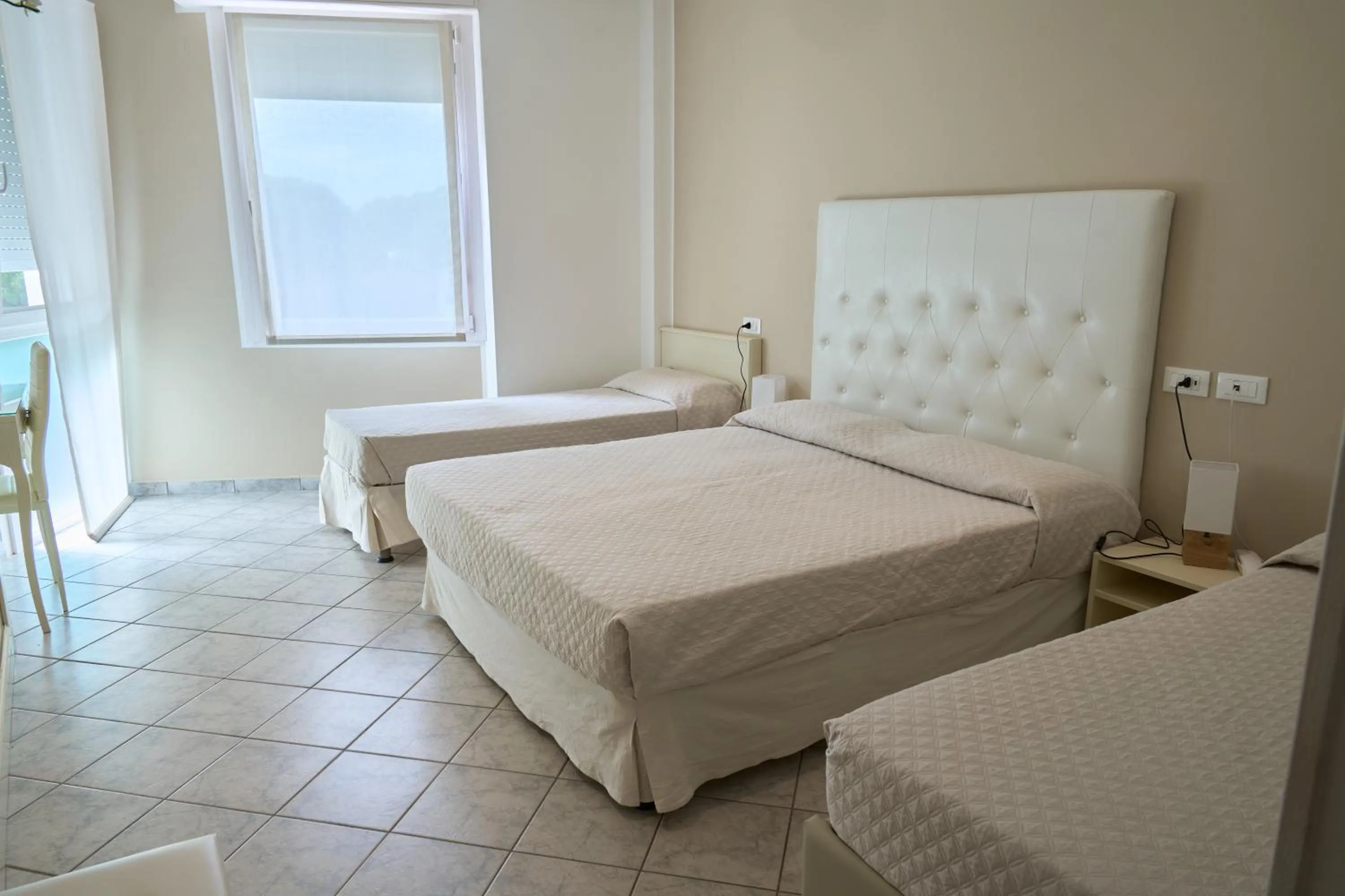 Photo of the whole room, Bed in Hotel Viña del Mar Pineta