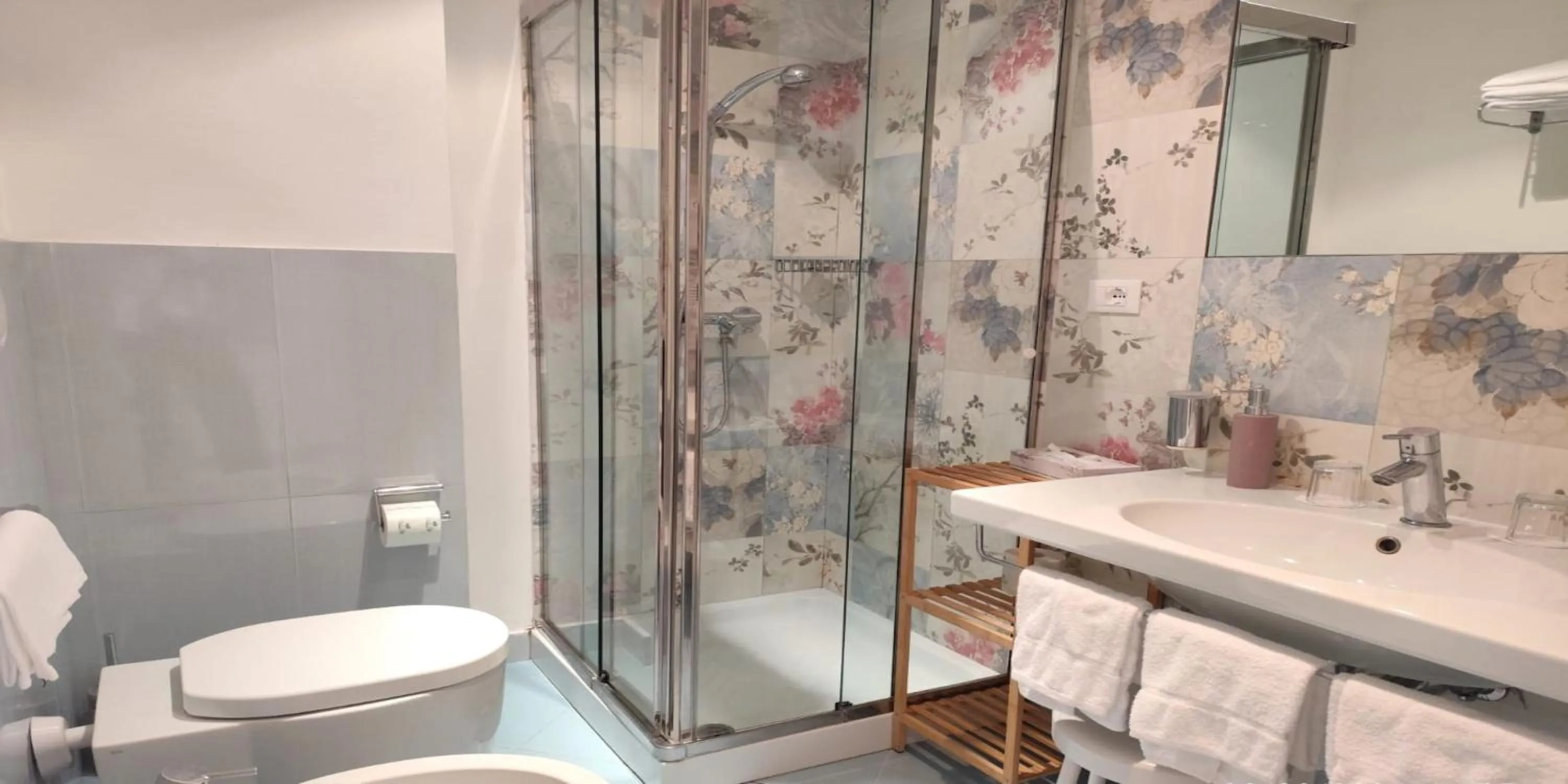 Shower in Hotel Viña del Mar Pineta