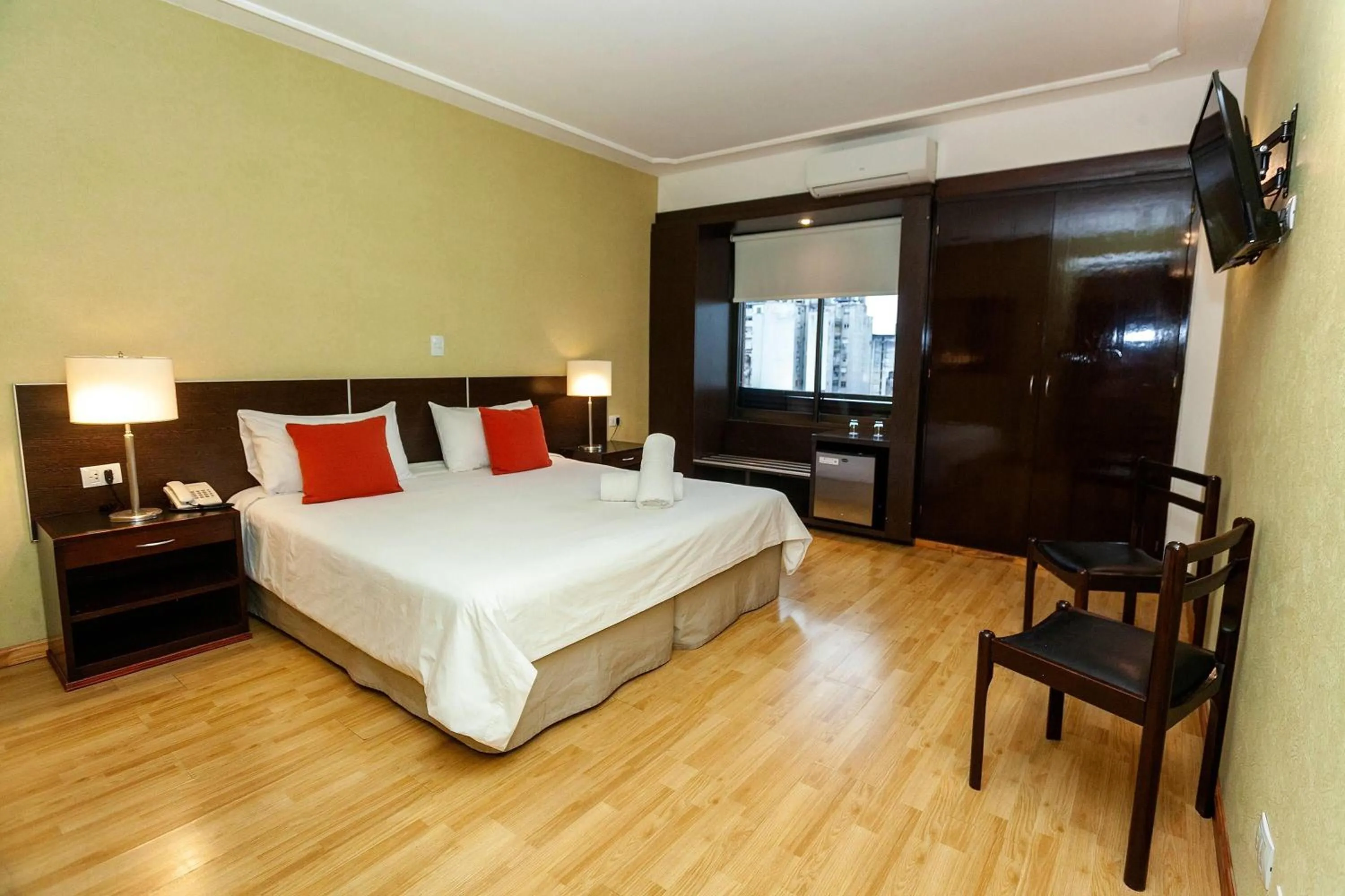 Photo of the whole room, Bed in Ramada Plaza by Wyndham Tucuman