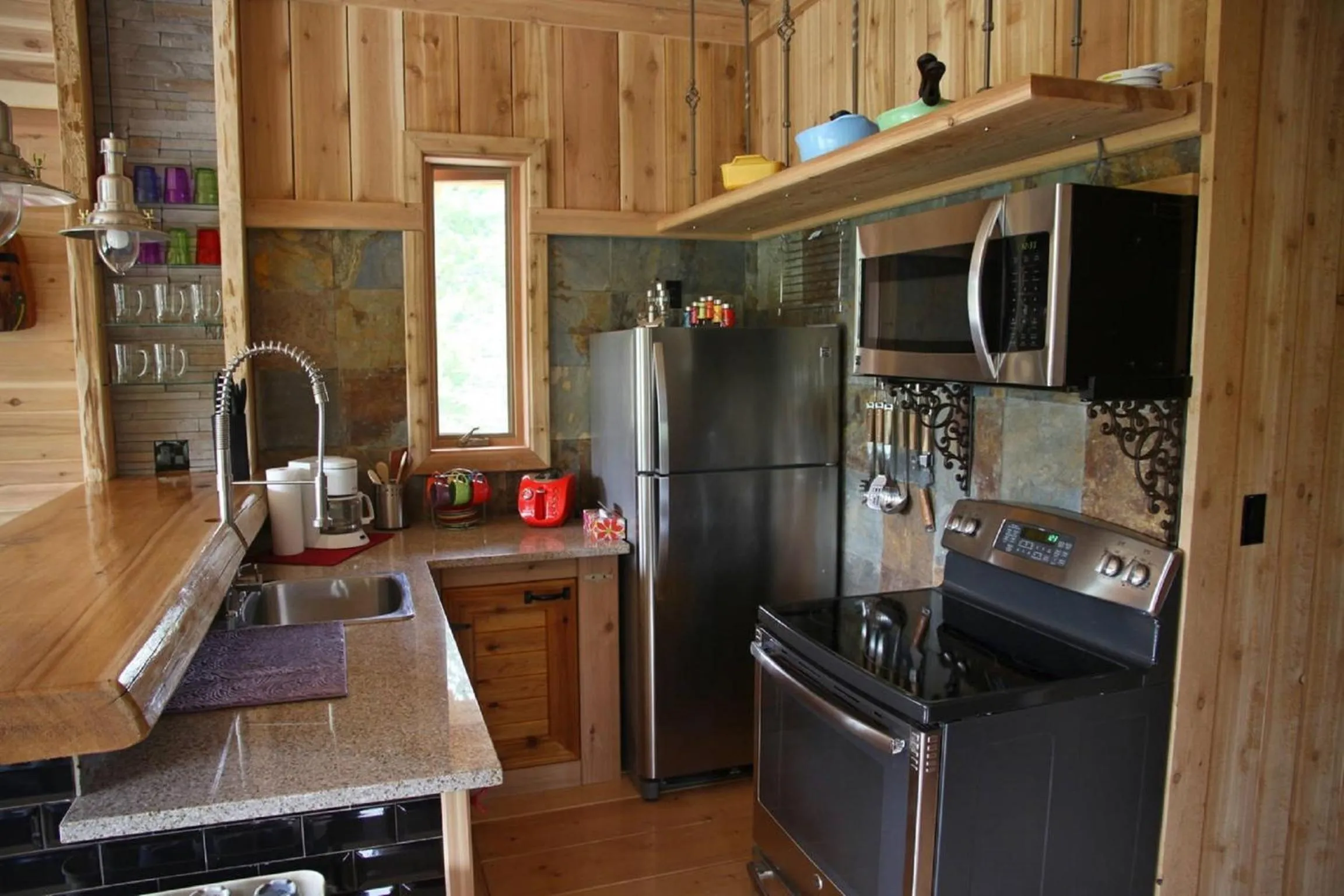 Kitchen or kitchenette in LDR Lodge - Last Dollar Ranch