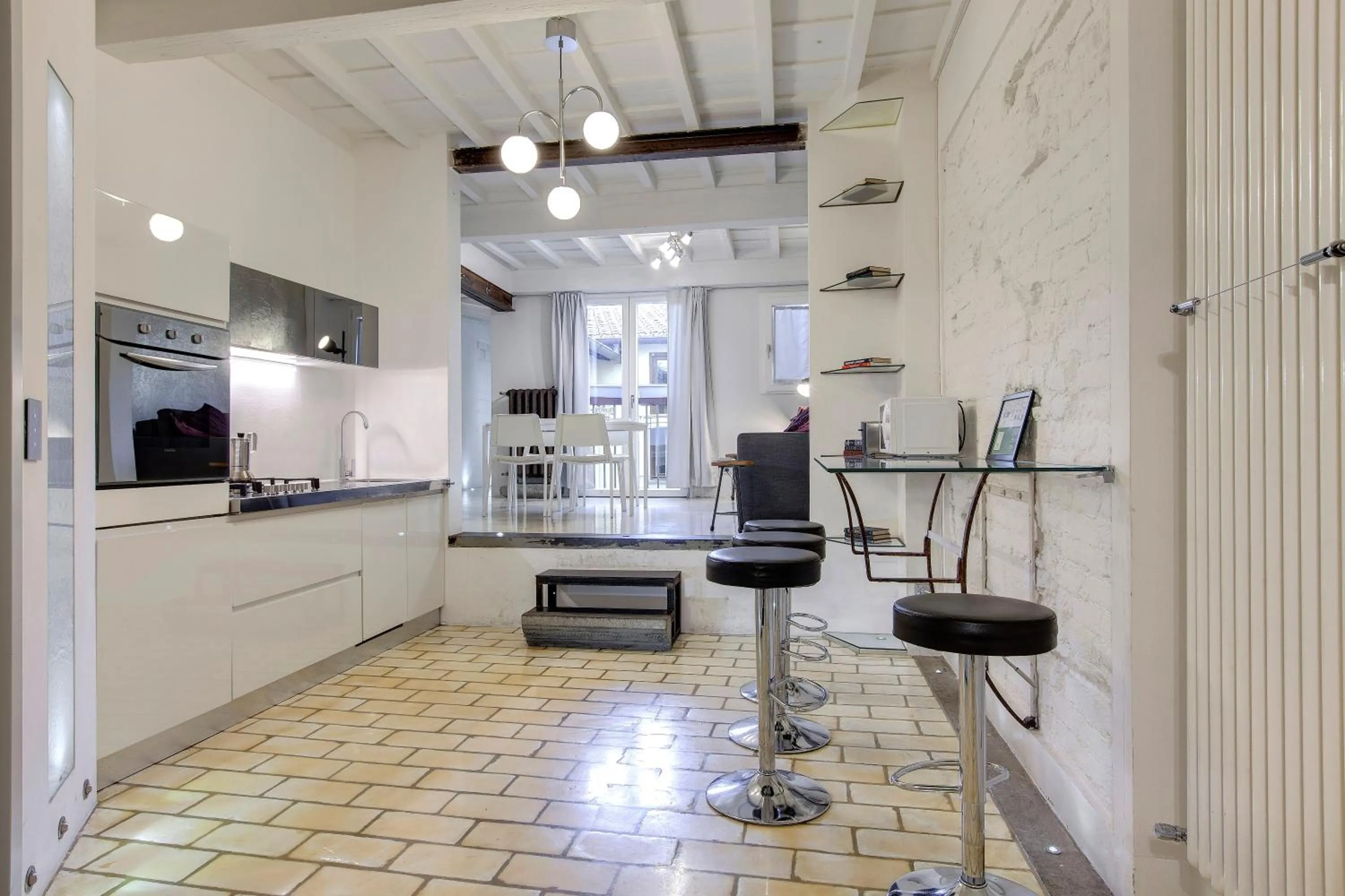 Living room in Victor Apartment by Mamo Florence