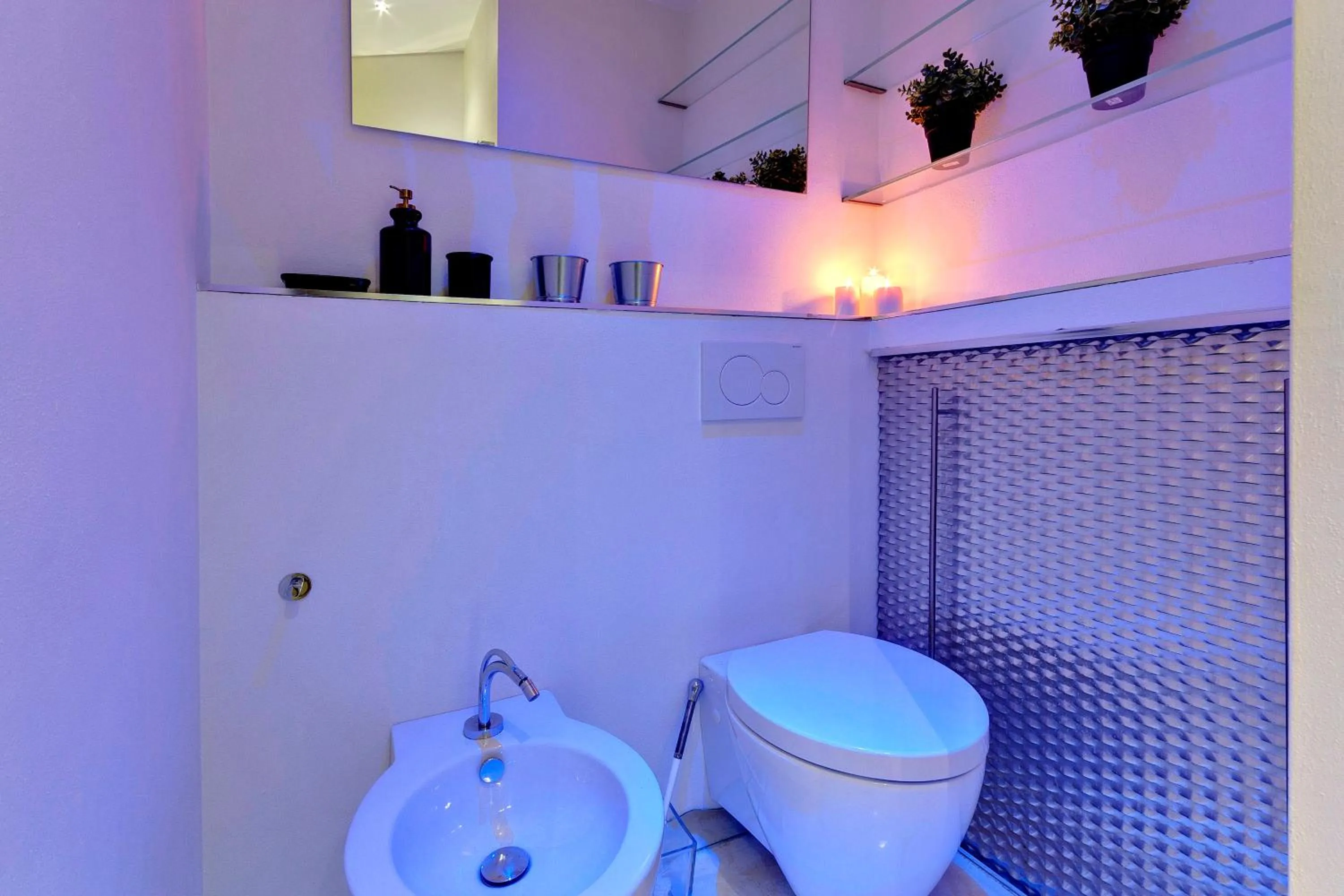 Bathroom in Victor Apartment by Mamo Florence