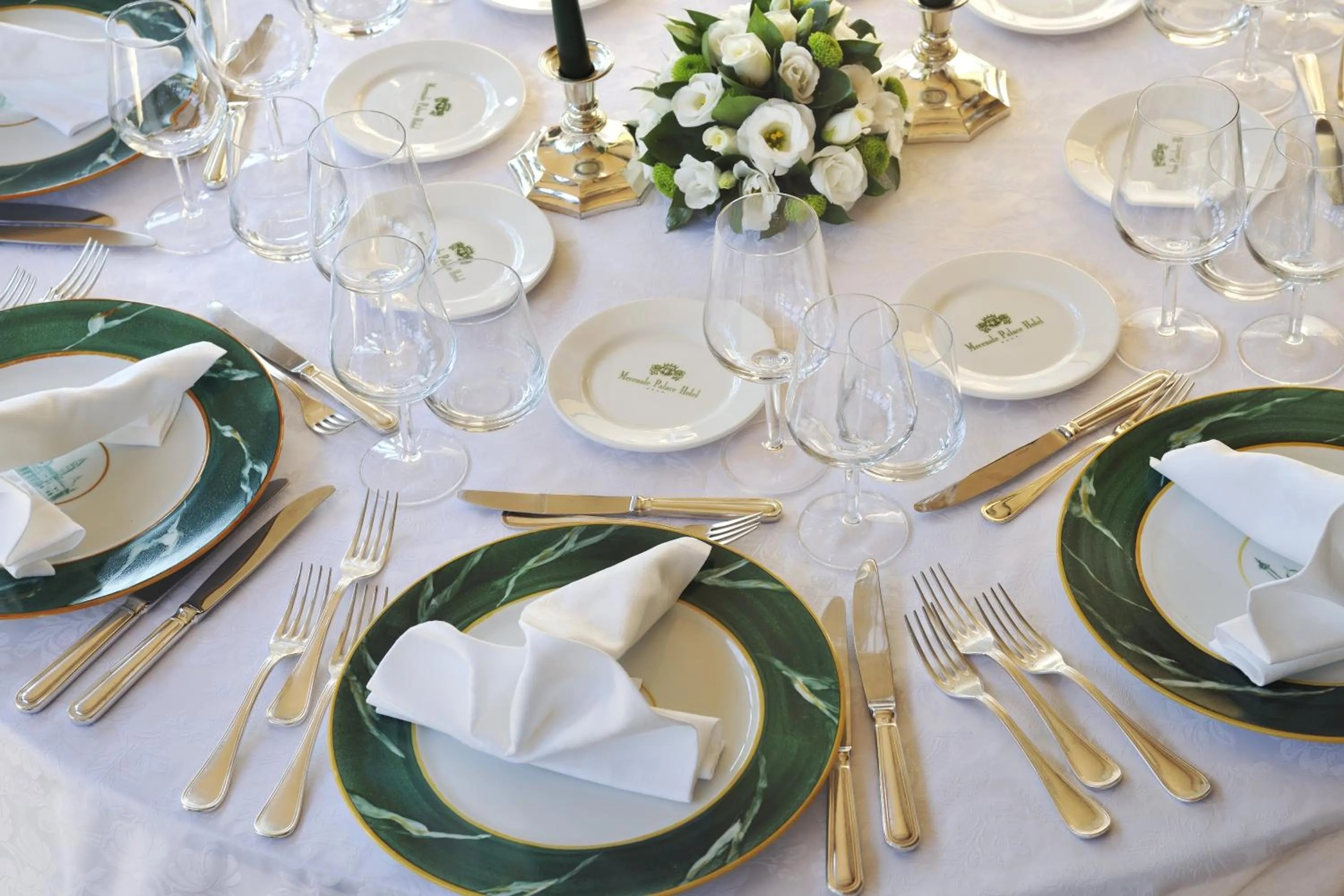 Restaurant/places to eat in Hotel Mecenate Palace